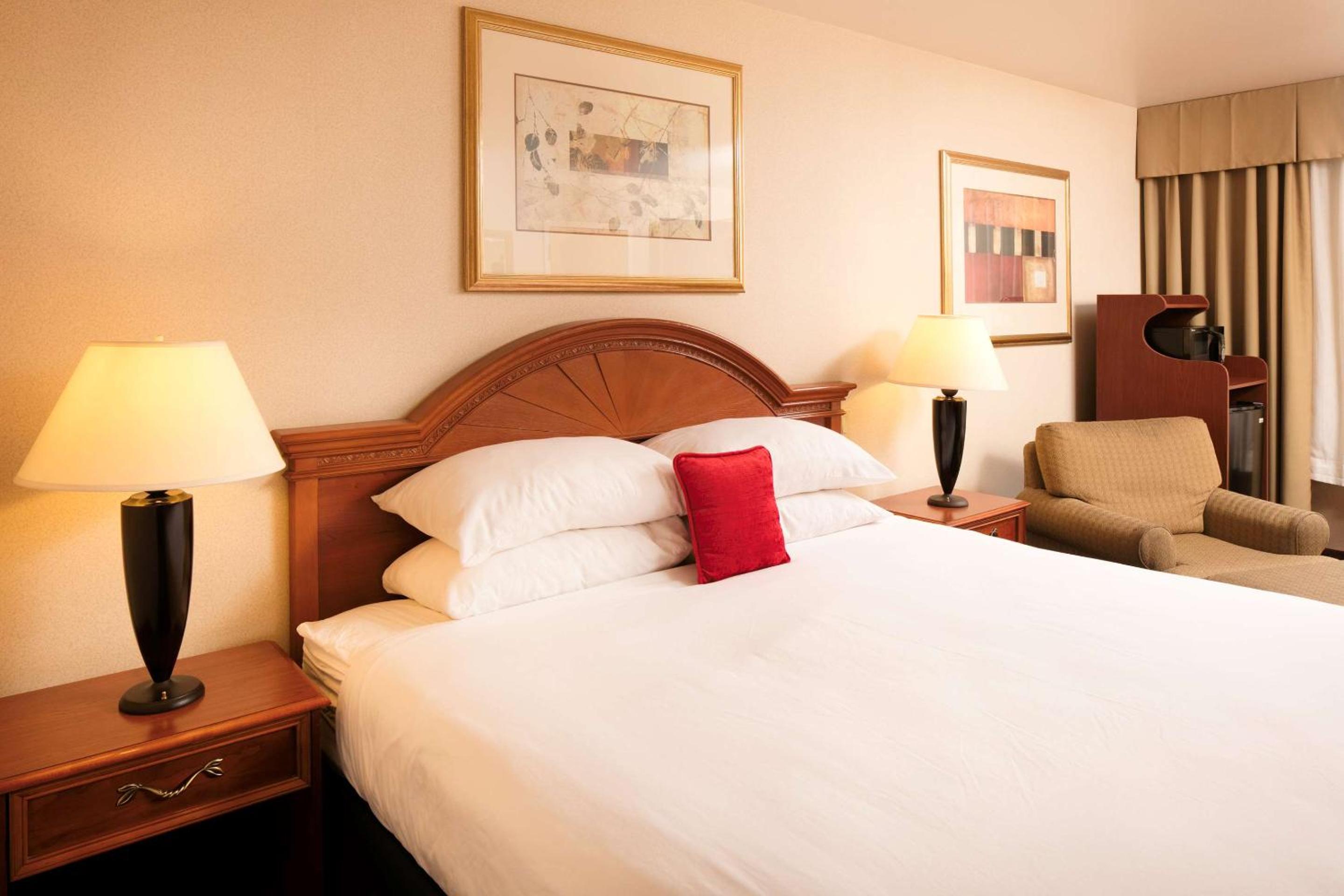 King Room - Non-Smoking photo 2