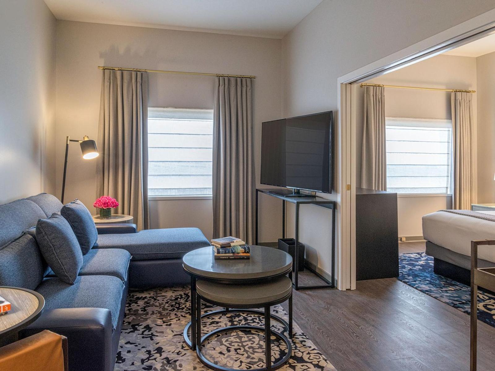 One-Bedroom Suite - Photo 2