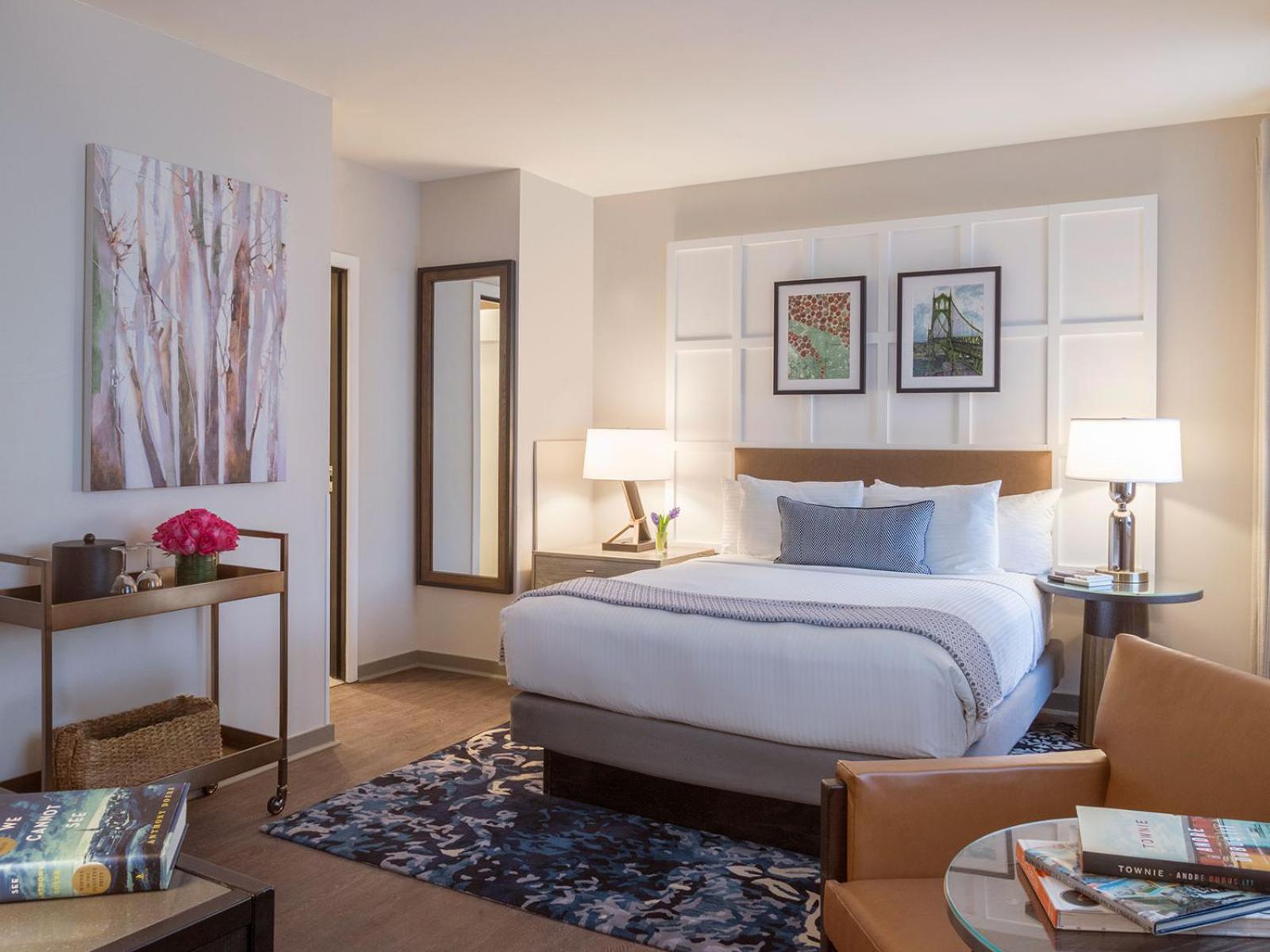 Queen Guestroom - Photo 2