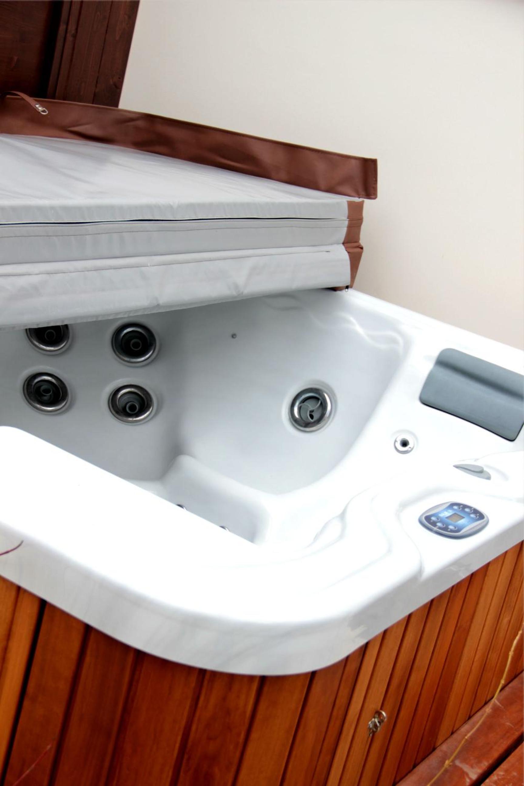Deluxe Double Room with Jacuzzi  - Photo 12