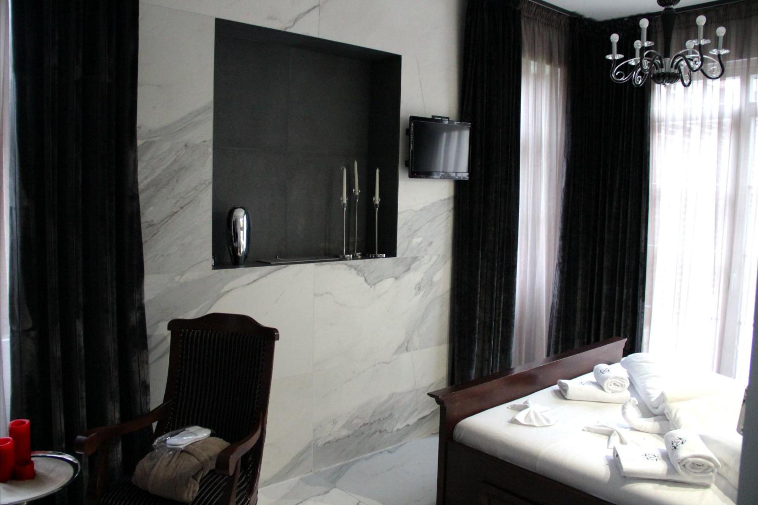 Deluxe Double Room with Jacuzzi  - Photo 5
