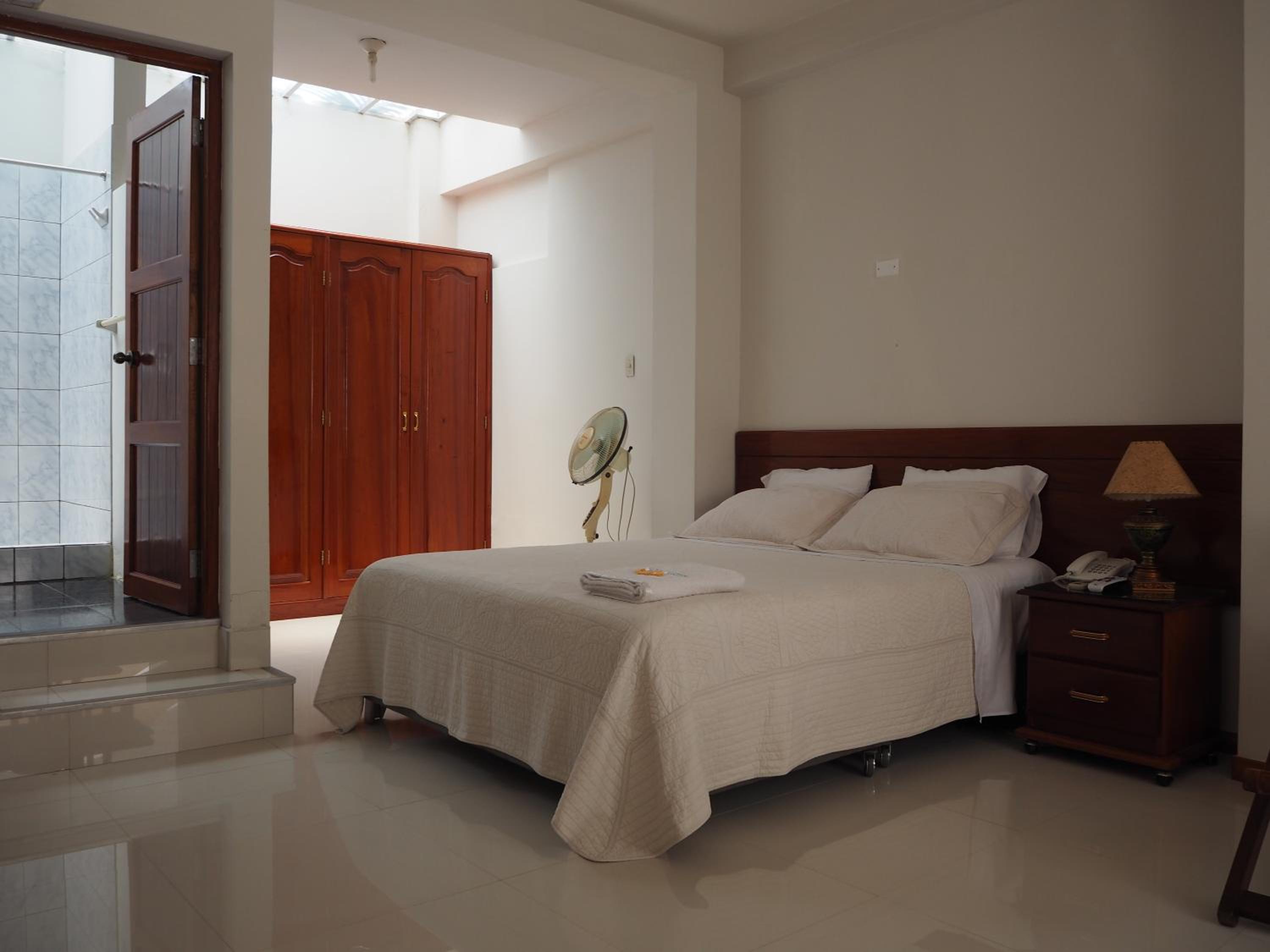 Queen Room photo 3