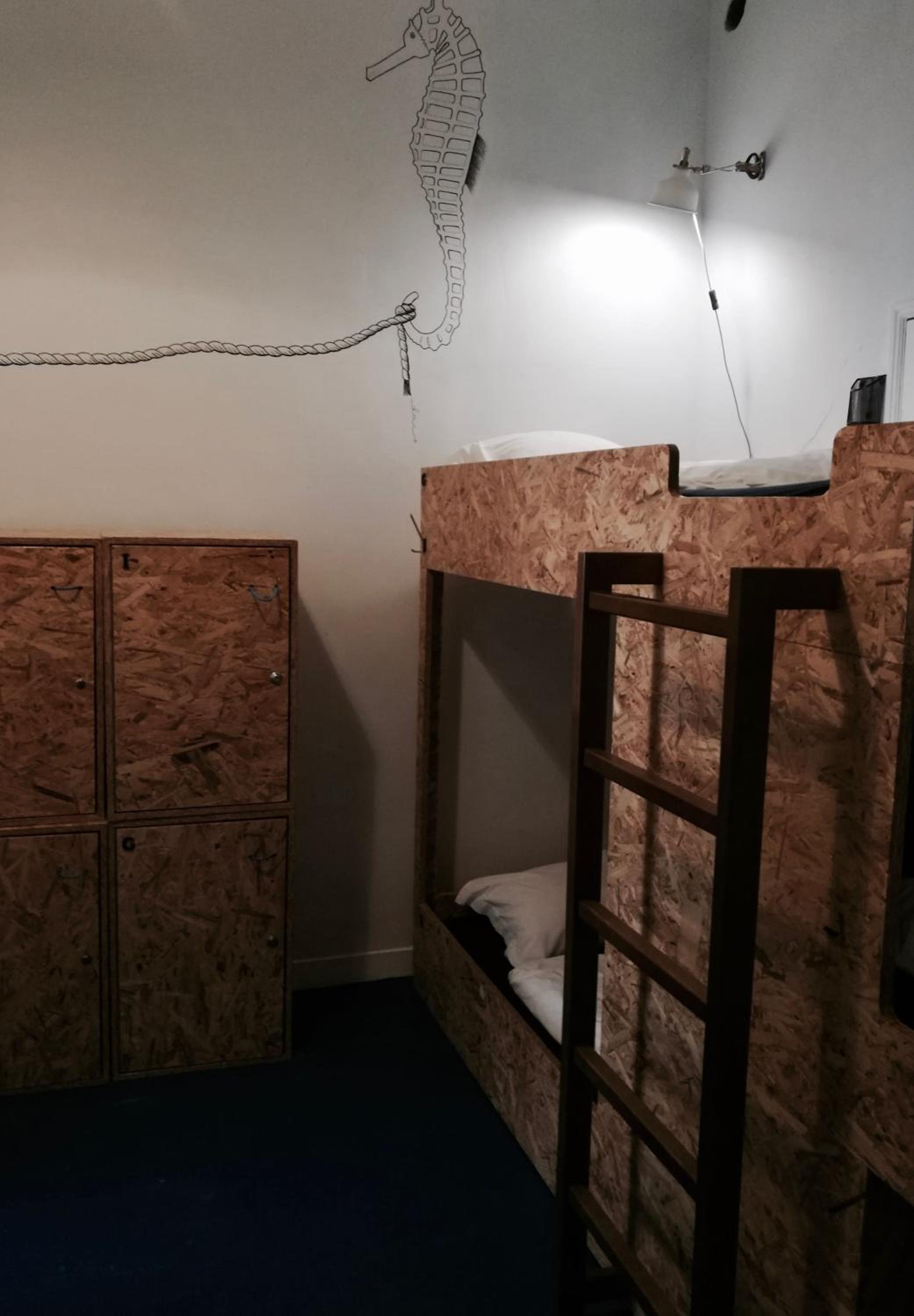 Bed in 9-Bed Mixed Dormitory Room photo 2