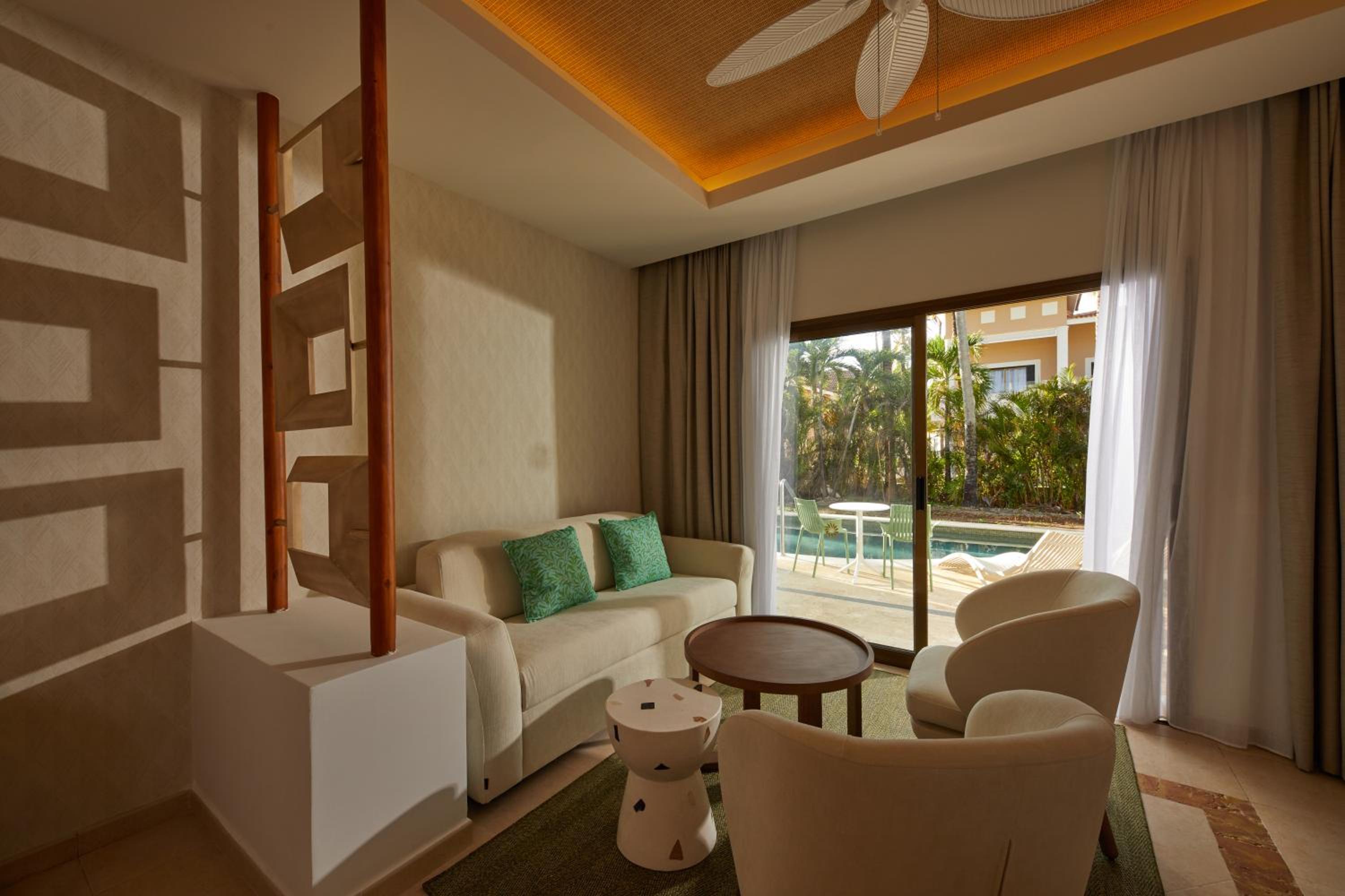 2 Double Beds Swim Up Premium Junior Suite DBL