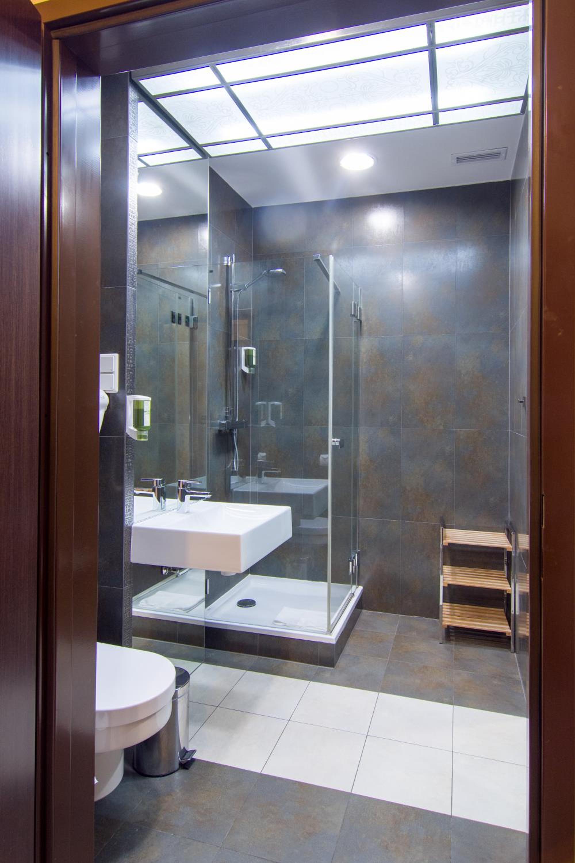 Double or Twin Room - Photo 6