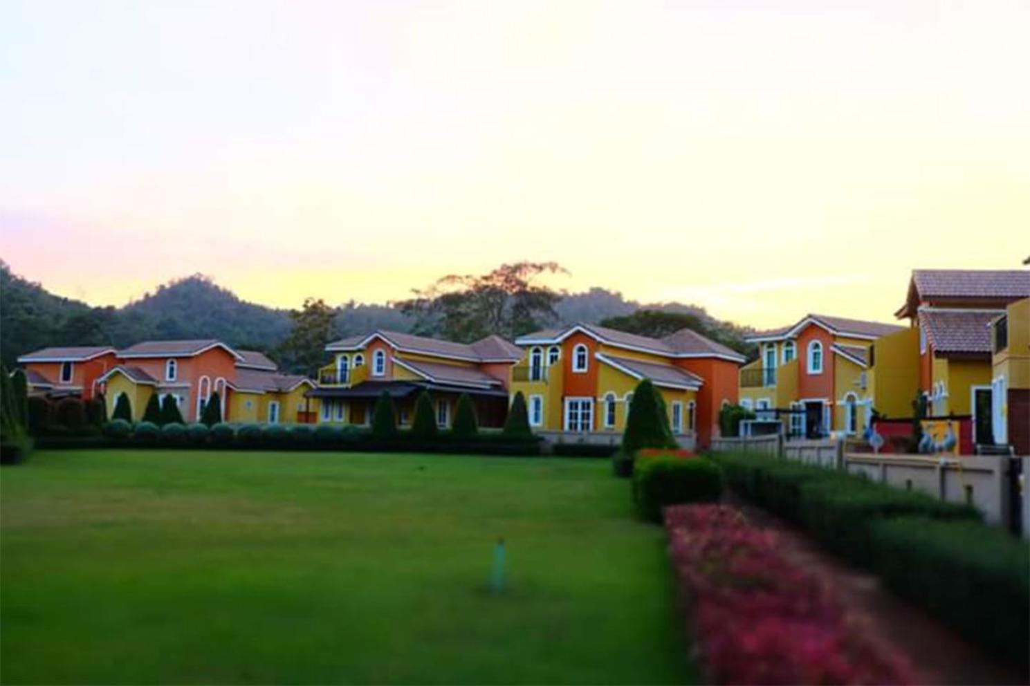 Villa with Private Pool - Photo 2