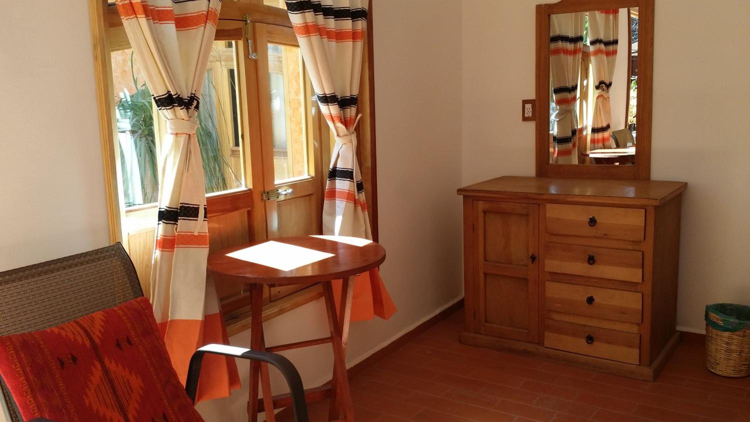 Double Room with Private Bathroom - Photo 3