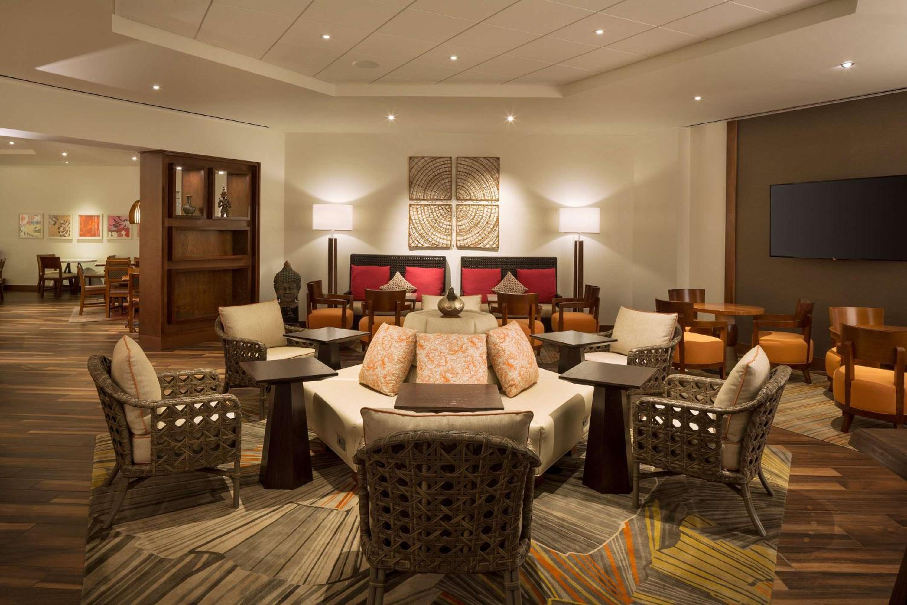 Queen Room with Two Queen Beds - Oceanfront/Club Access thumbnail 6