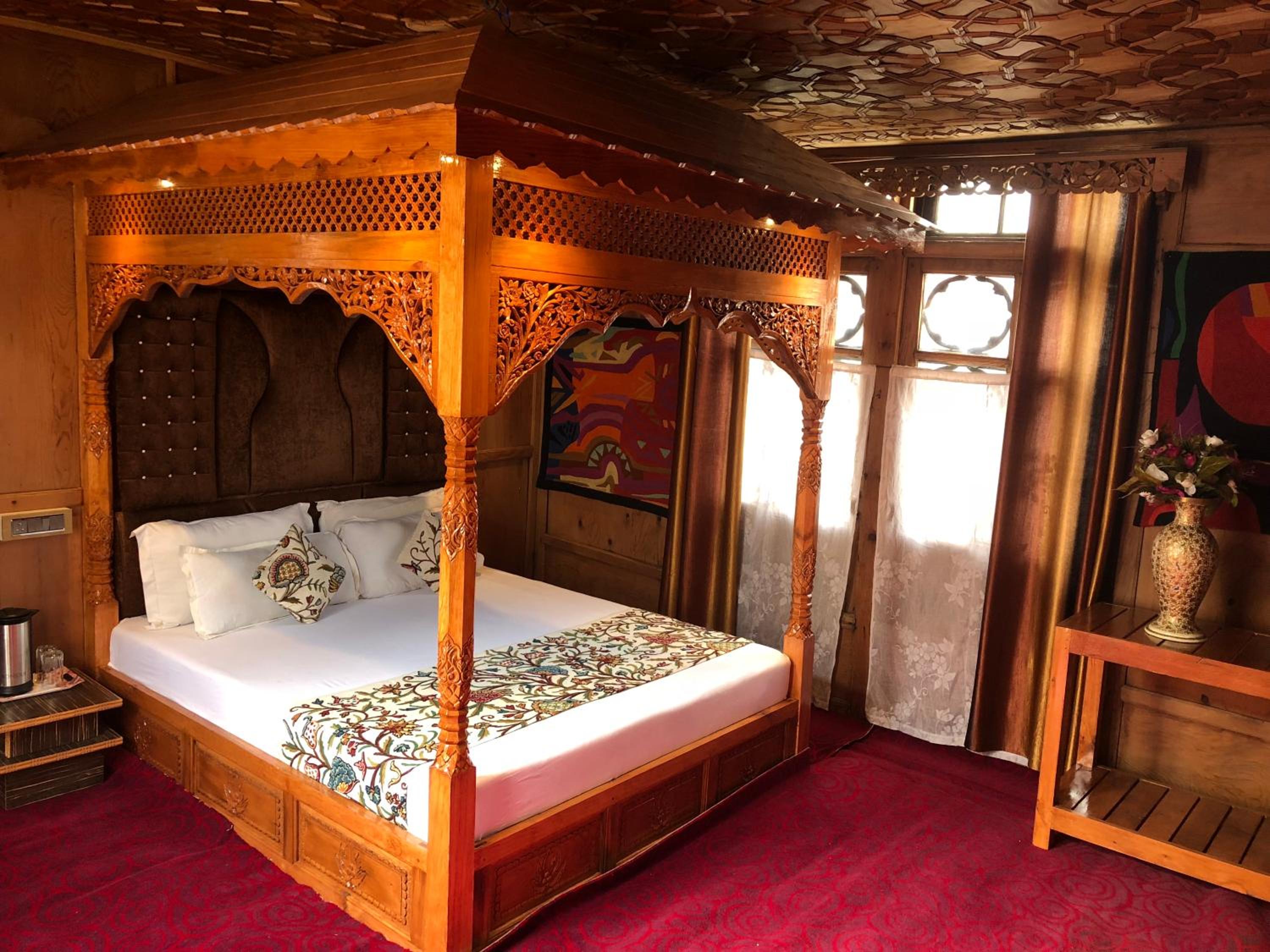 Honeymoon Suite