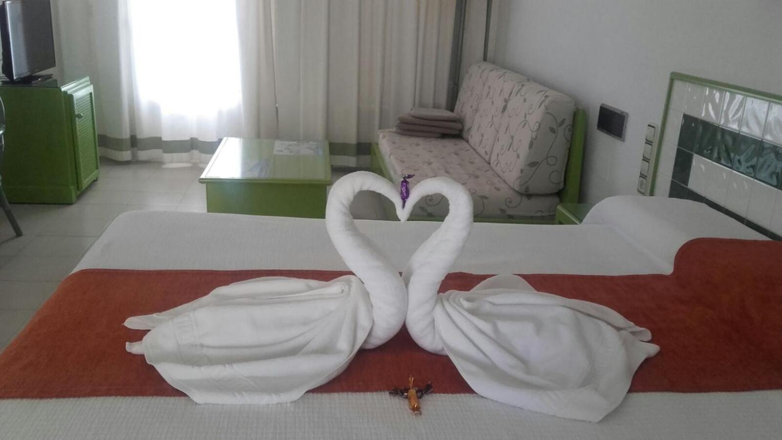 Twin Room with Pool View photo 3