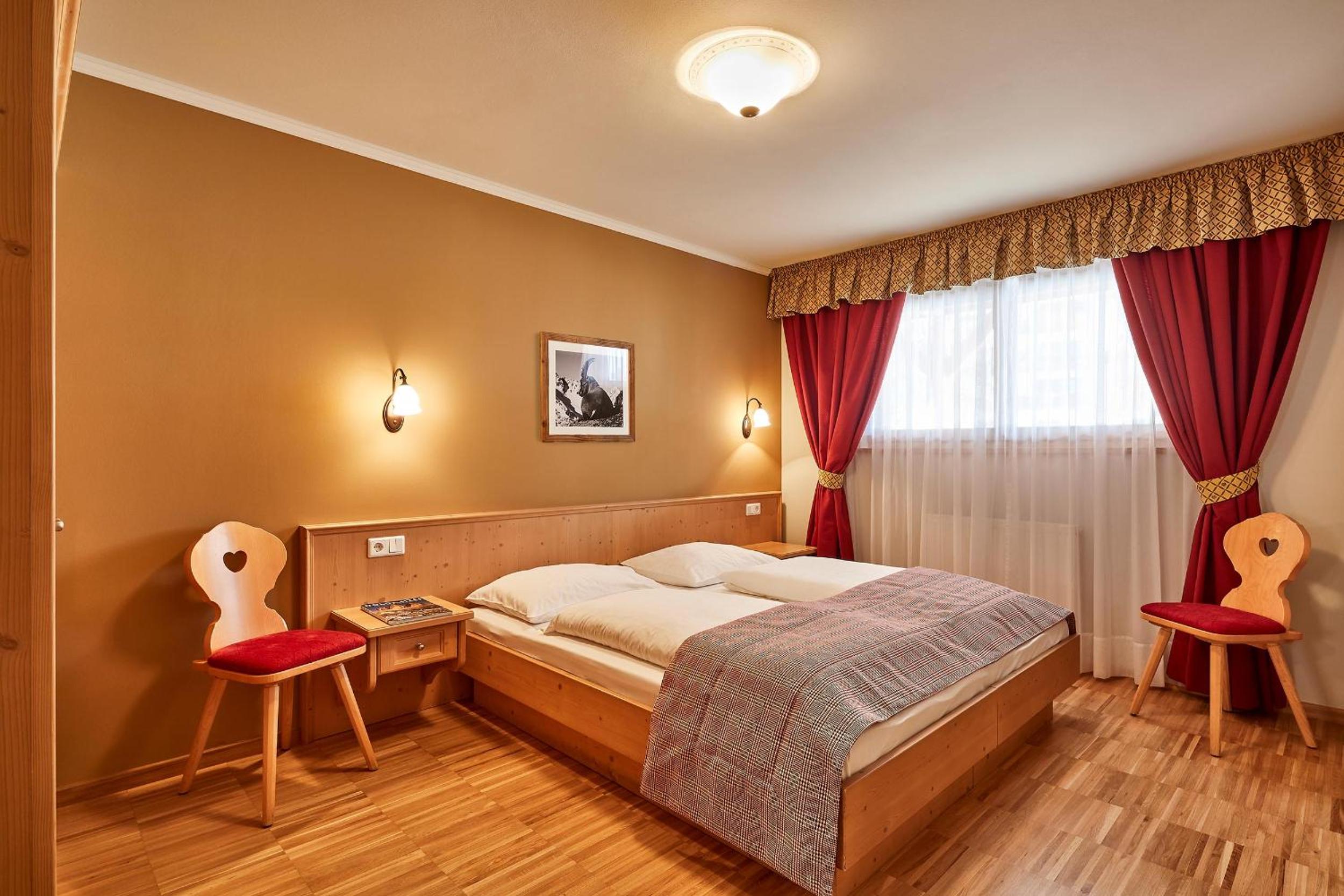 One-Bedroom Apartment with Balcony - Annex