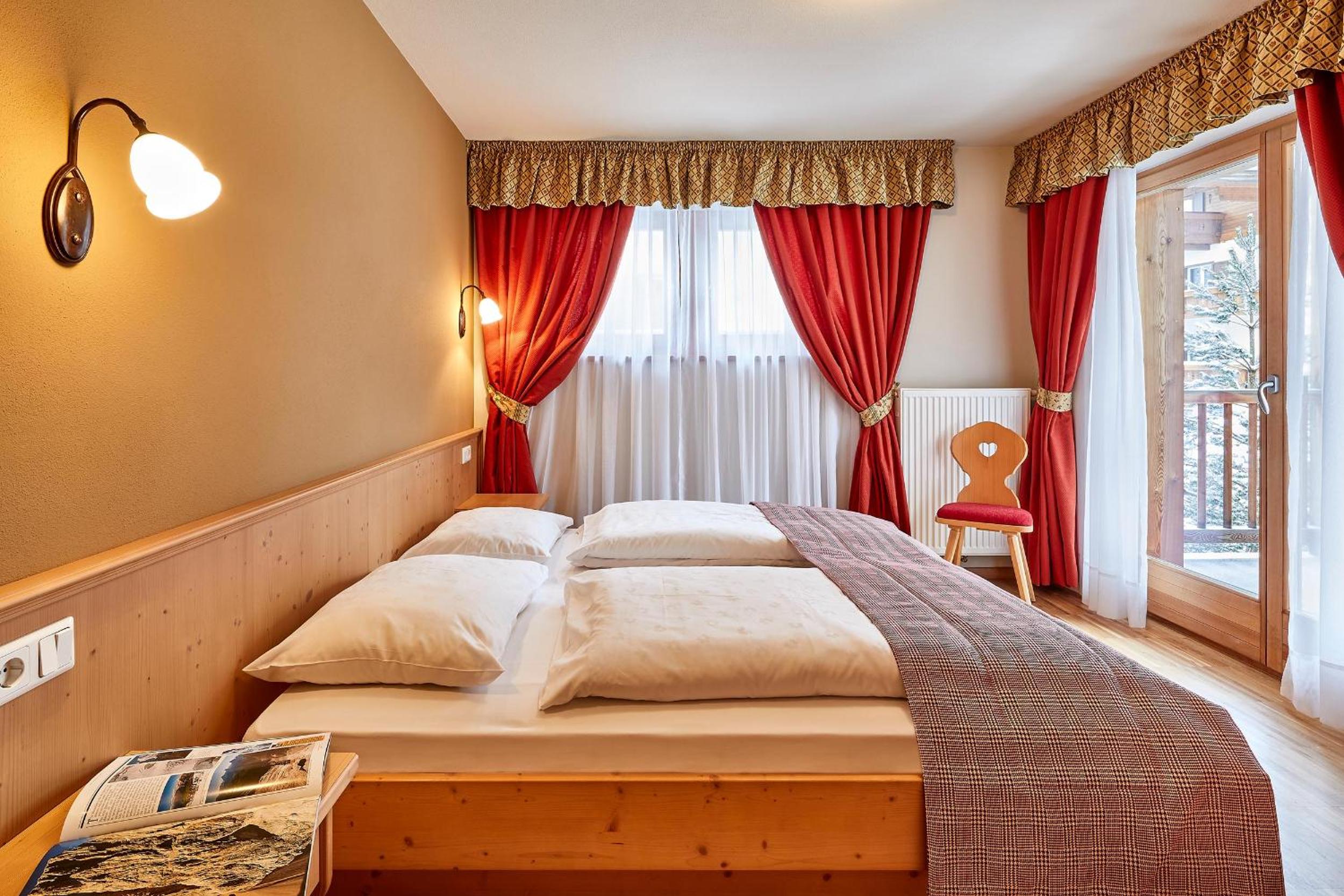Two-Bedroom Apartment with Balcony - Annex