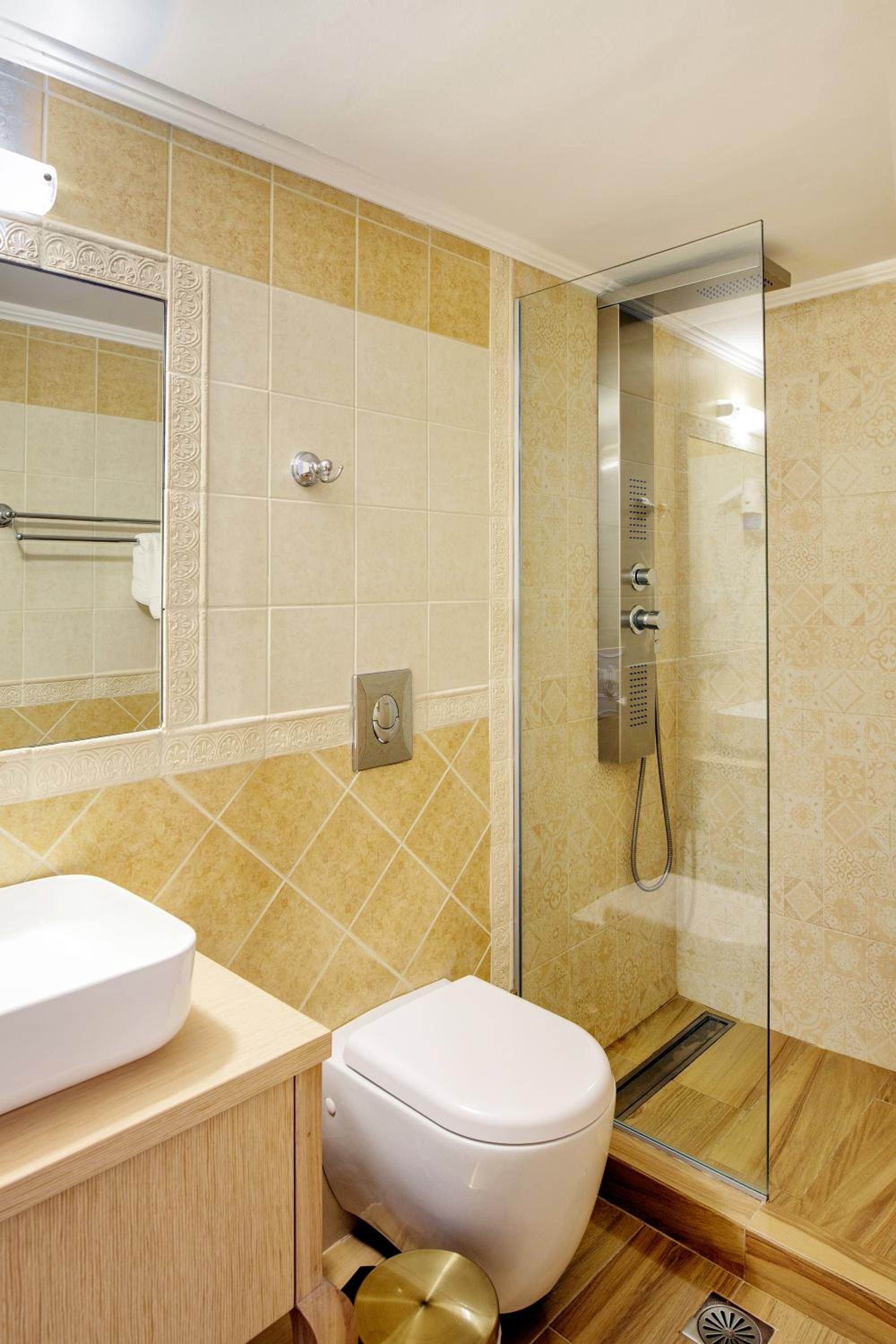 Executive Suite - Photo 3