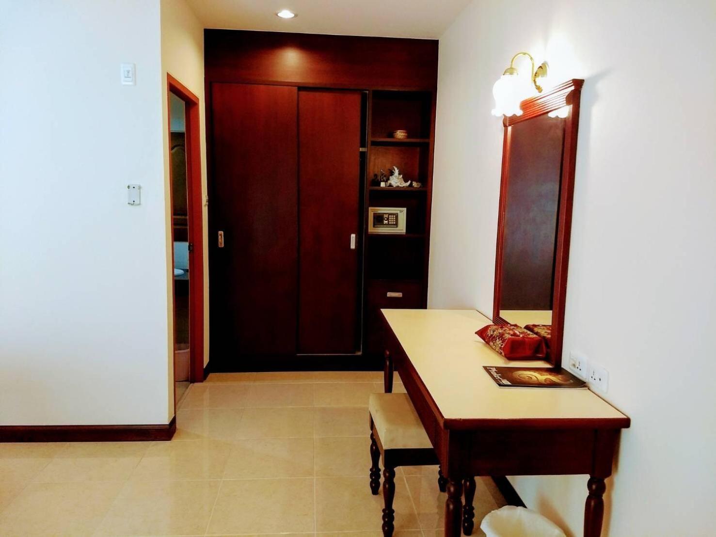 Family Suite with Balcony - Photo 7