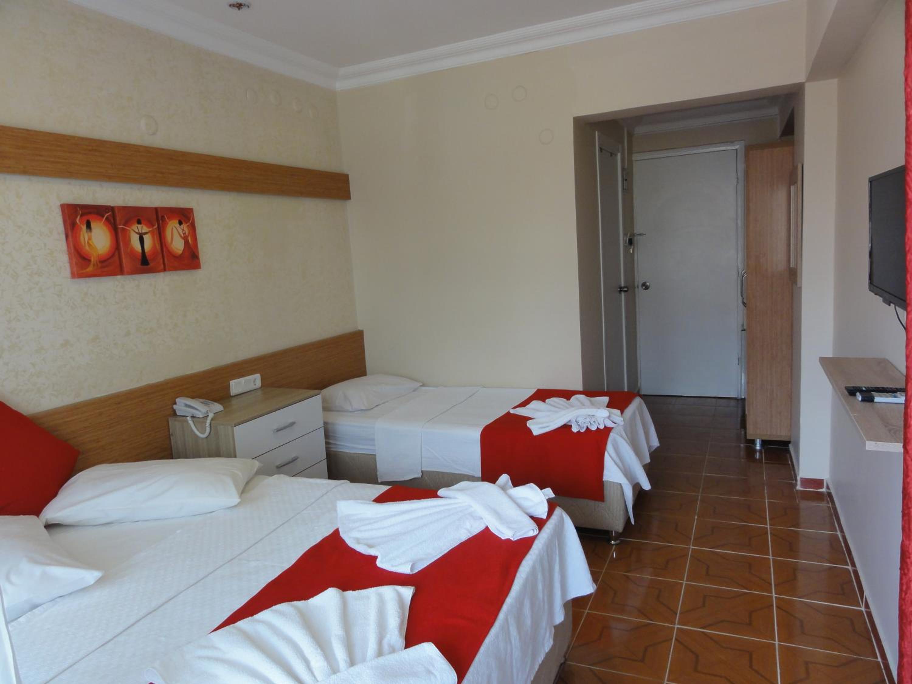 Triple Room - Photo 18