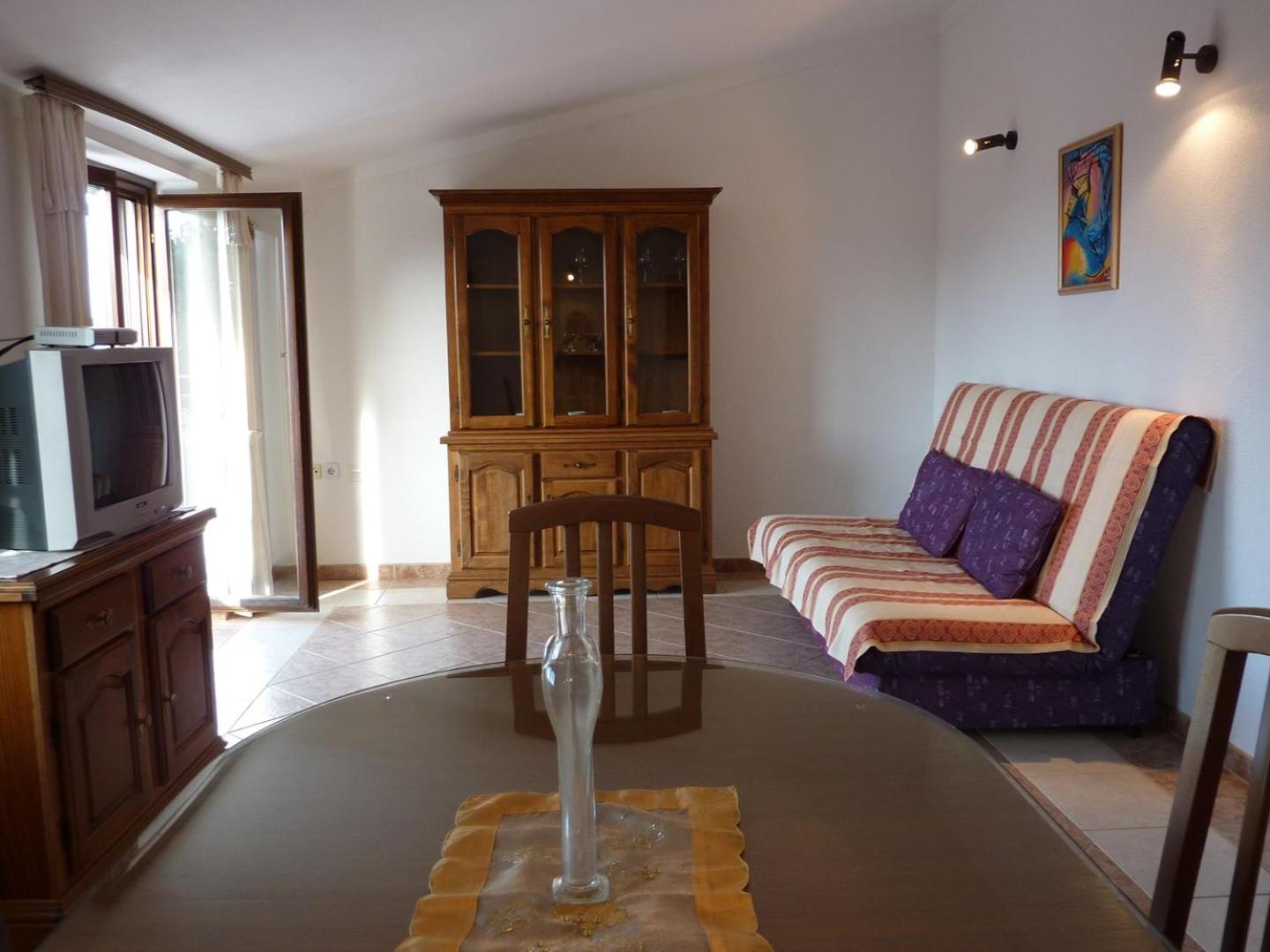 One Bedroom Apartment with Balcony and Sea View