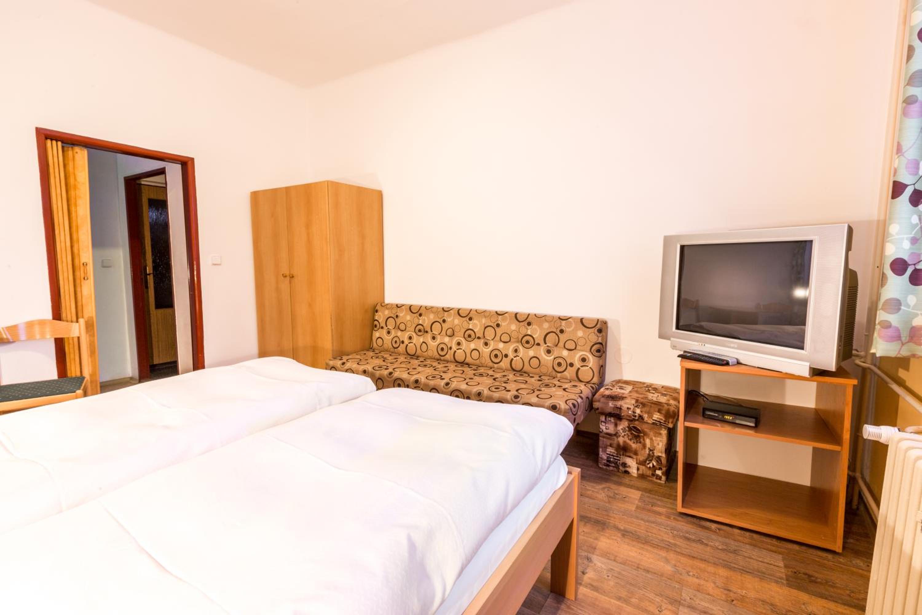 Double or Twin Room with Mountain View photo 2