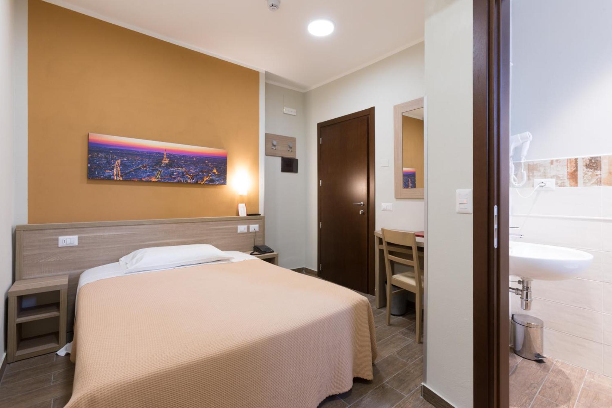 Large Single Room photo 1