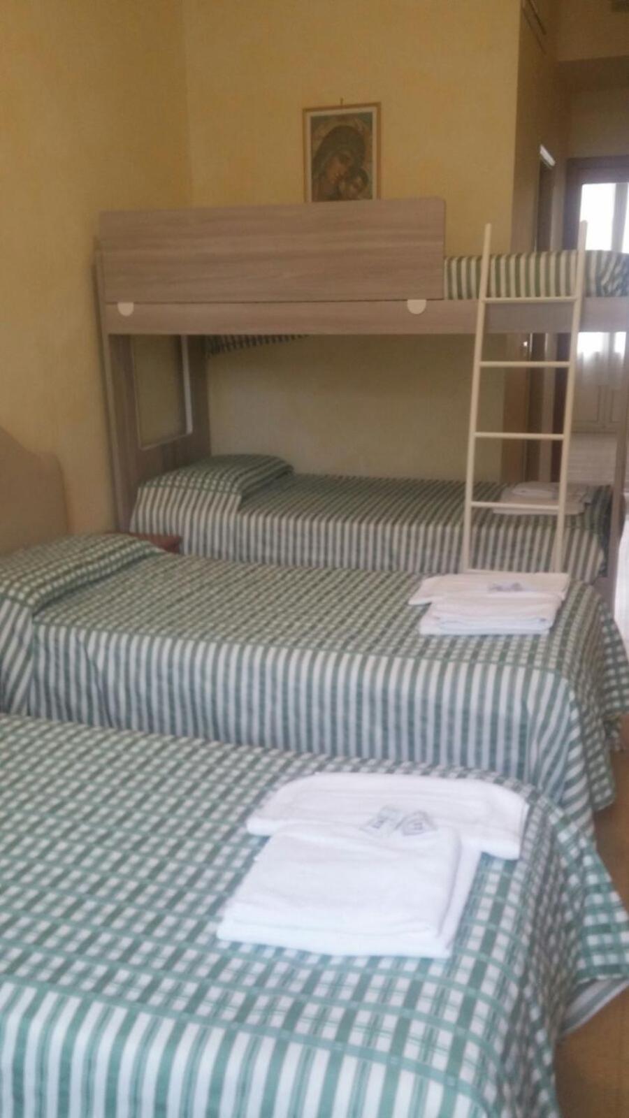 Economy Quadruple Room photo 3
