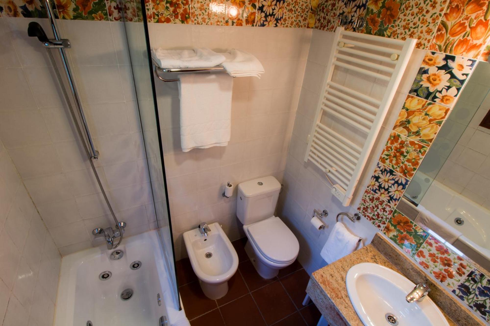 Twin Room - Photo 2