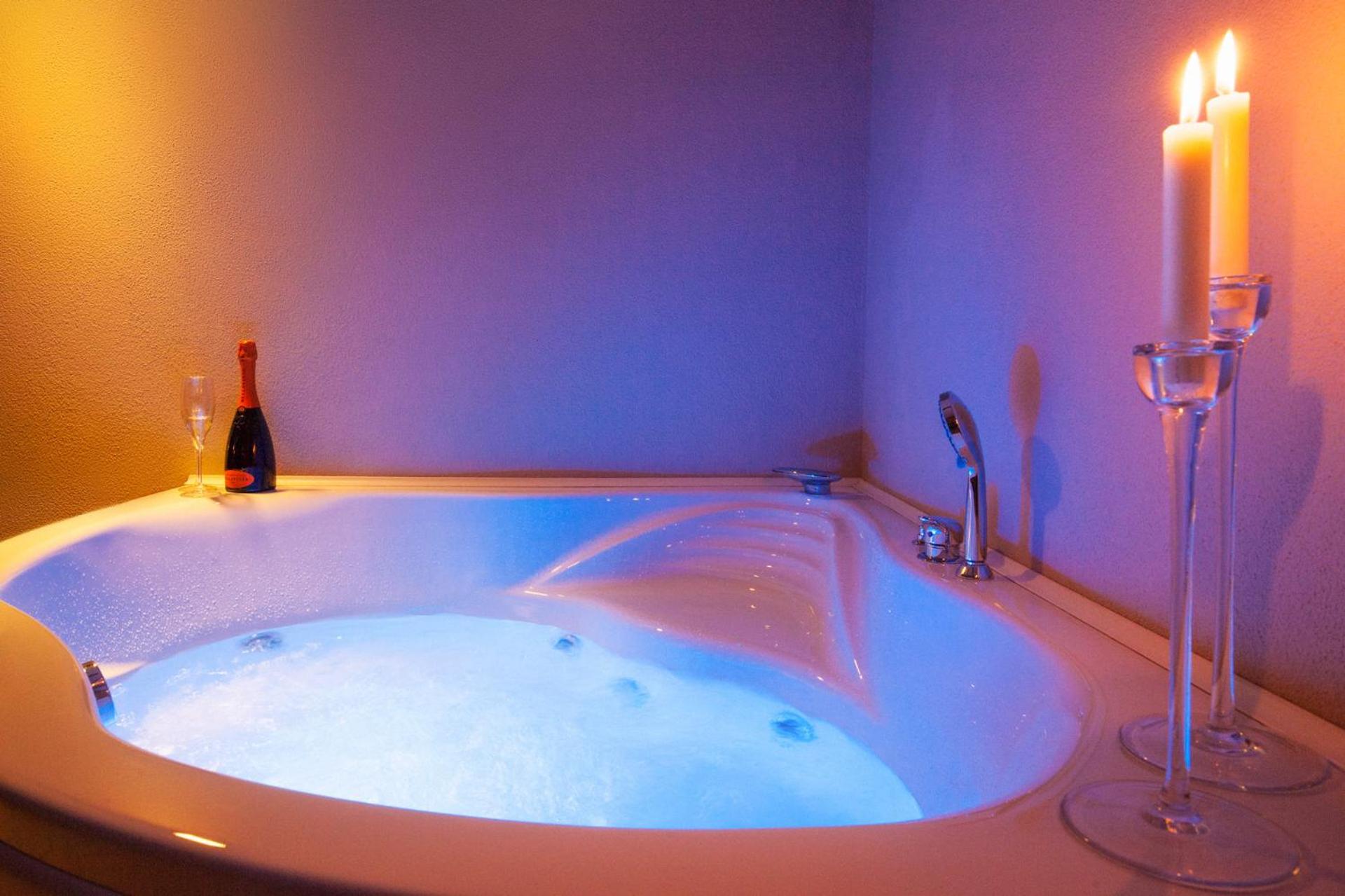 King Suite with Spa Bath photo 2
