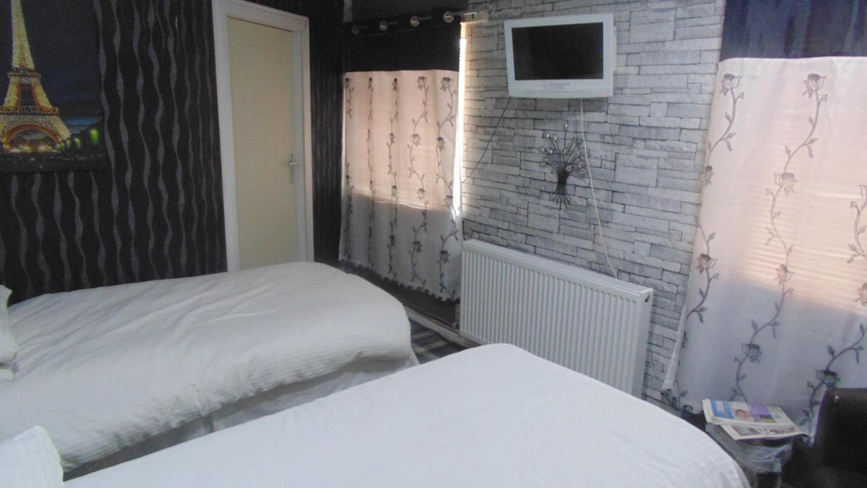 Budget Twin Room photo 3