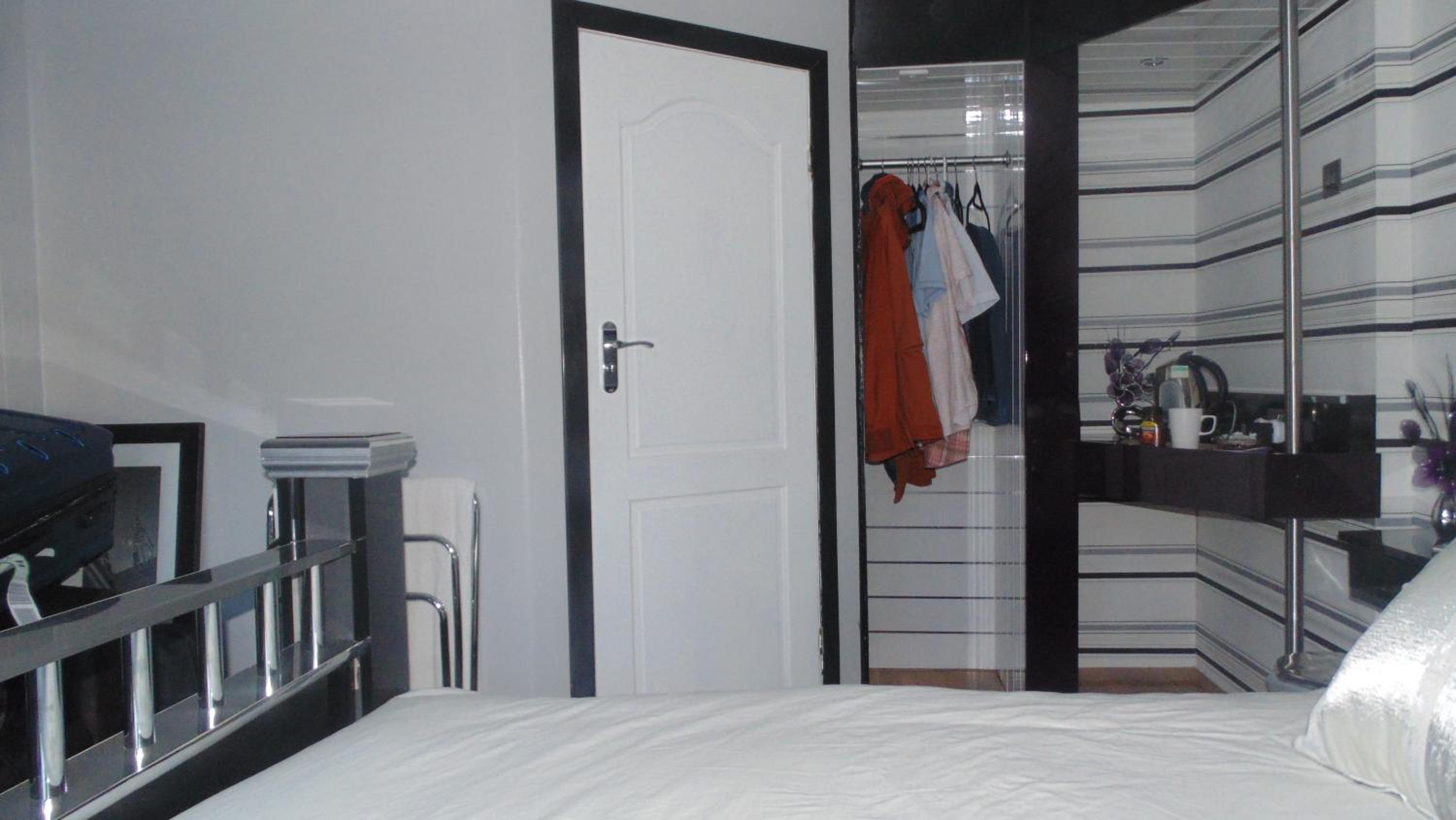 Deluxe King Room photo 3