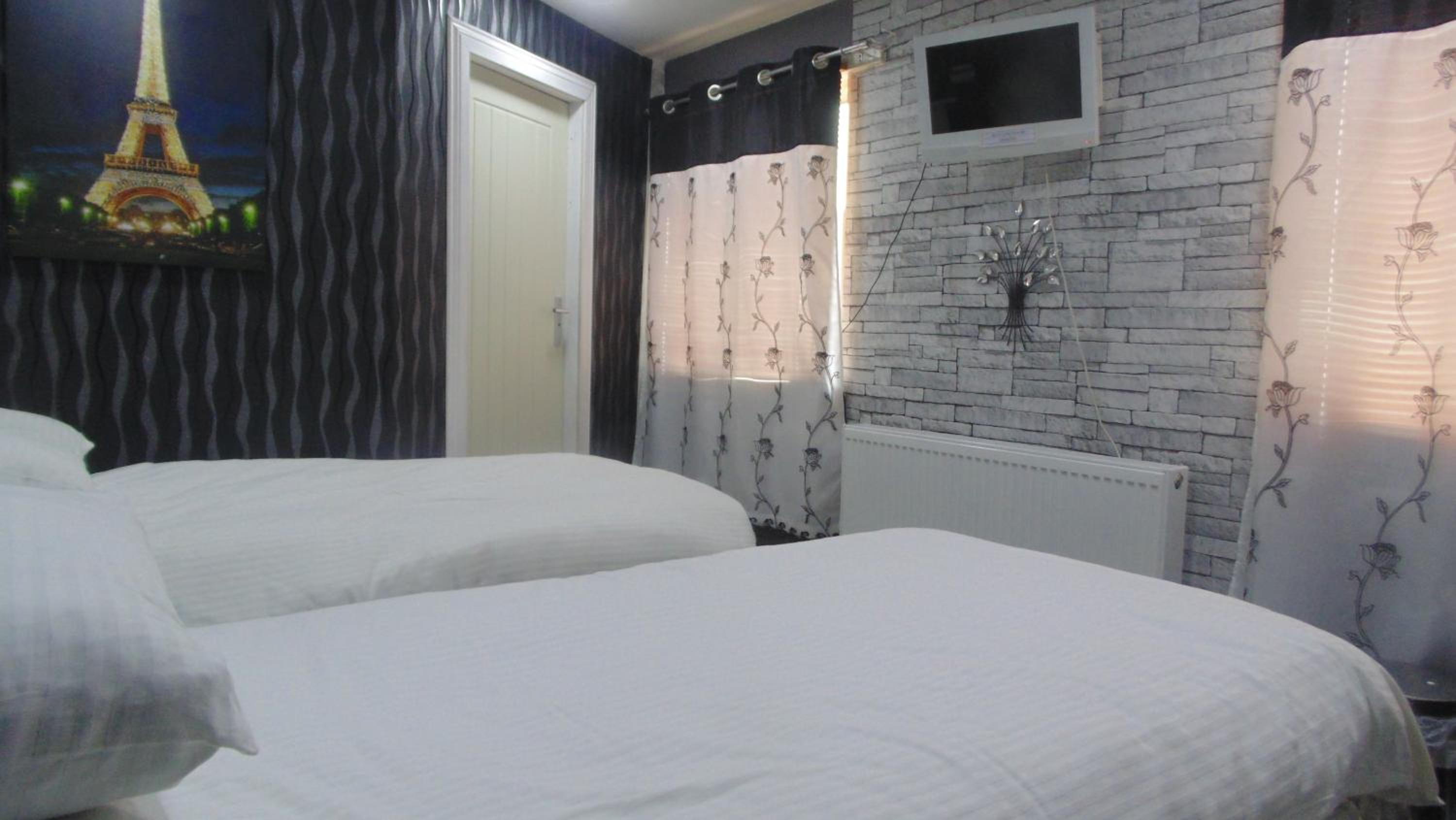 Budget Twin Room photo 2