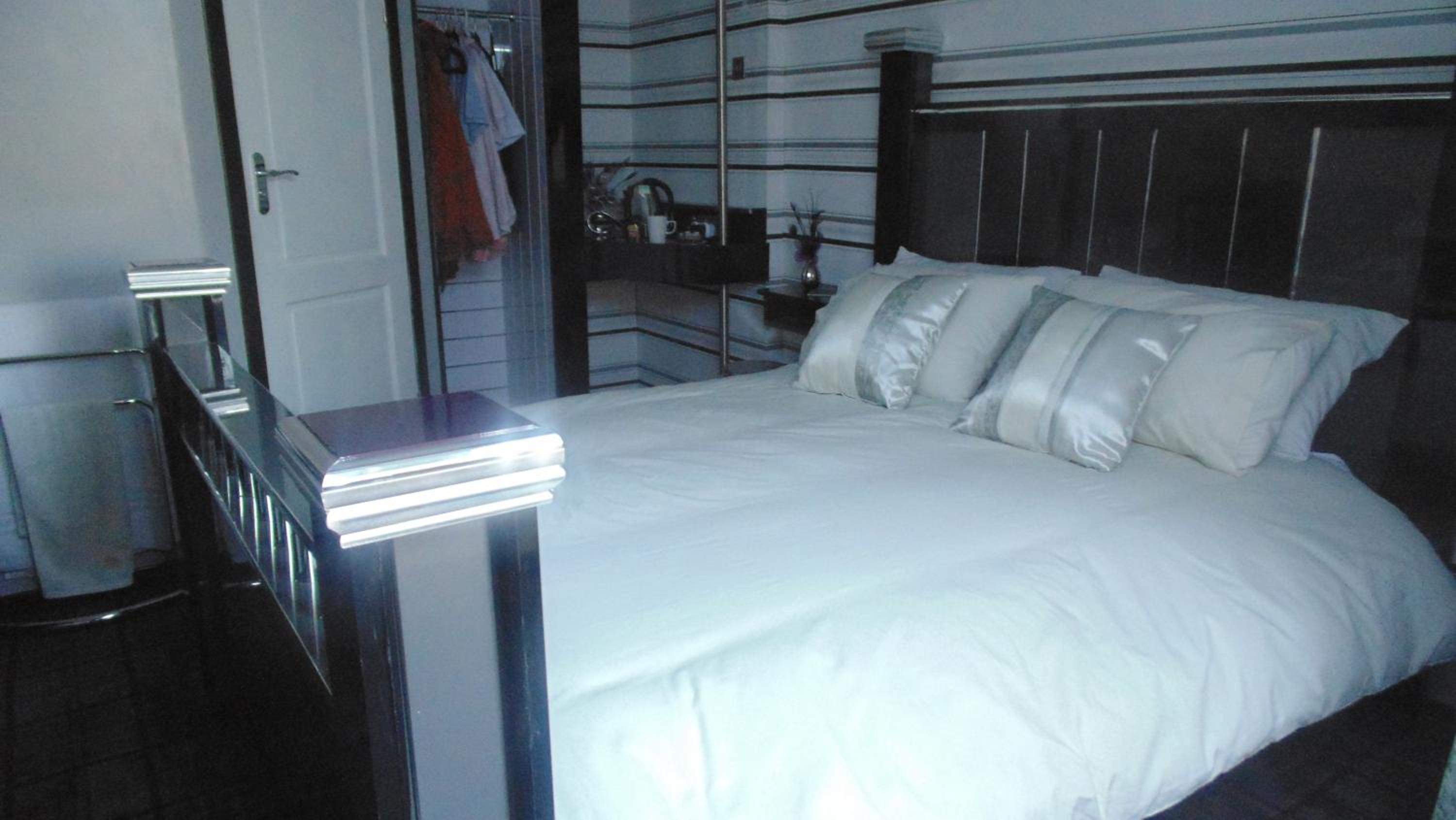 Deluxe King Room photo 1