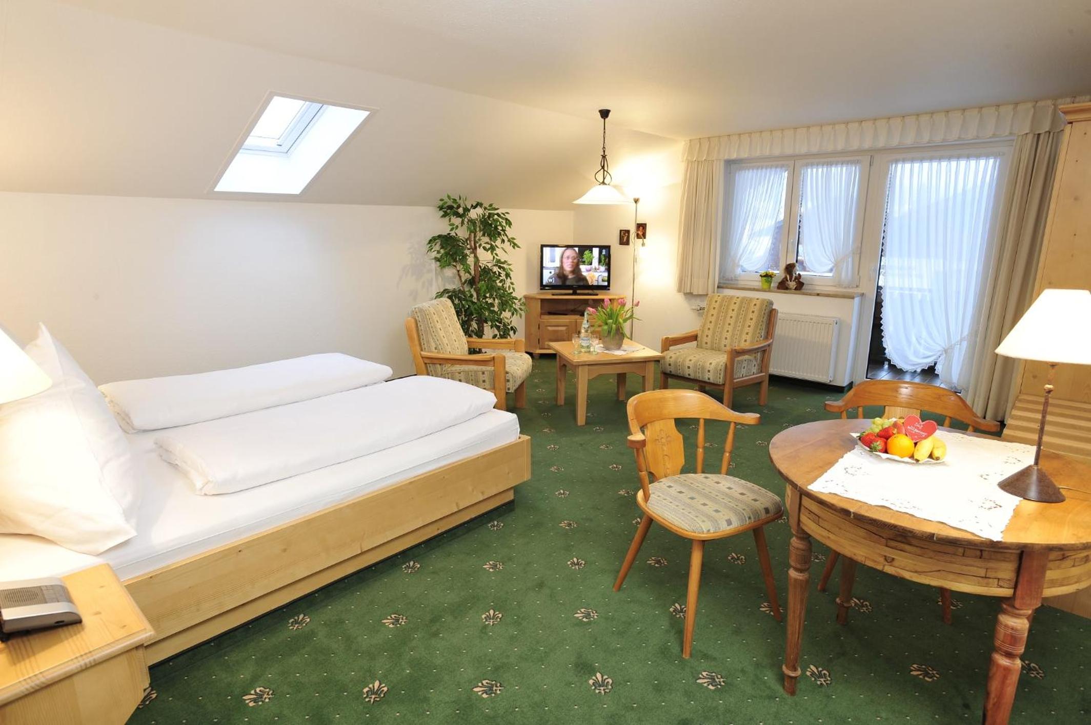 Deluxe Double Room with Balcony photo 3