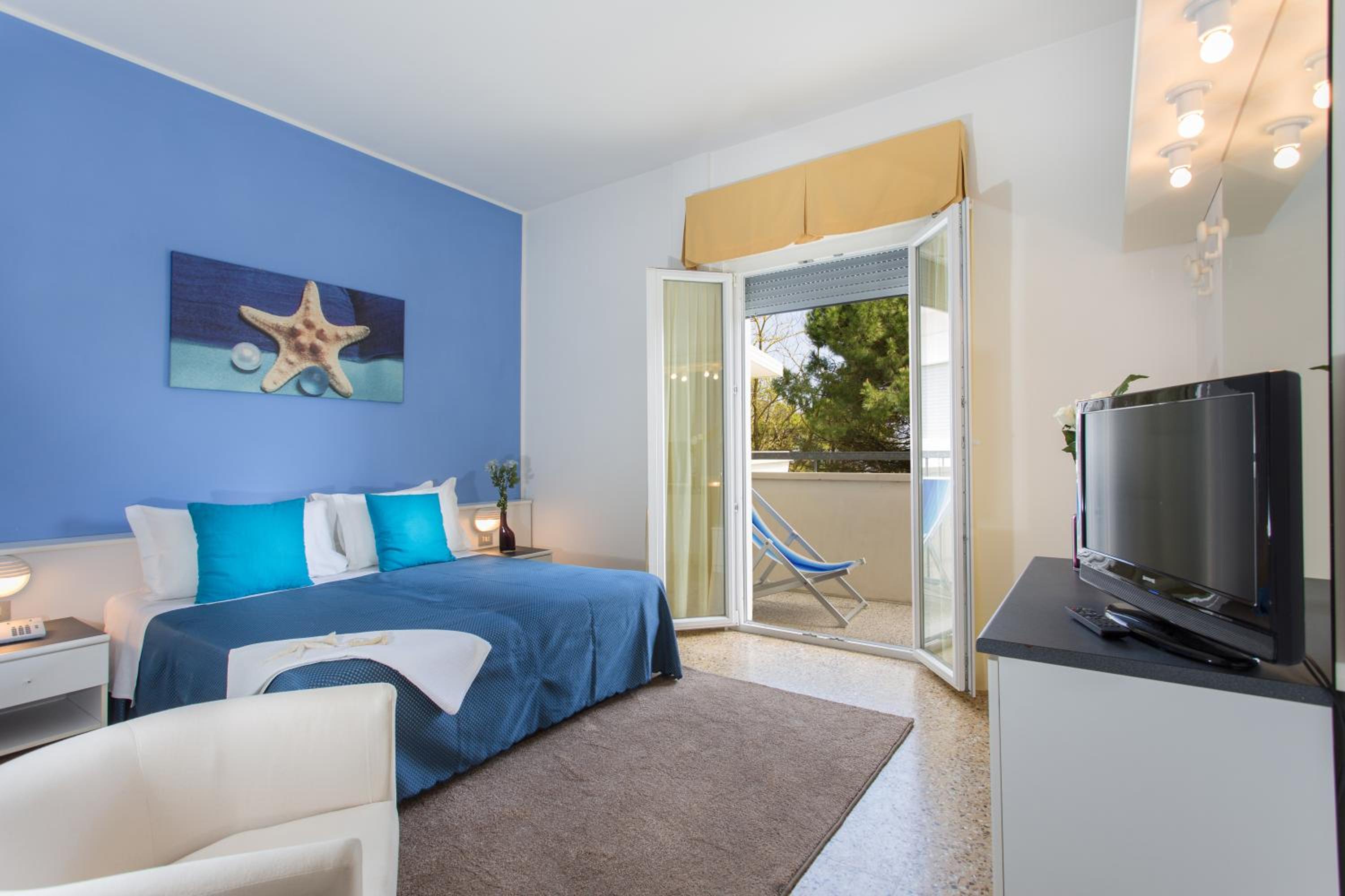 Classic Room with Balcony - Photo 1