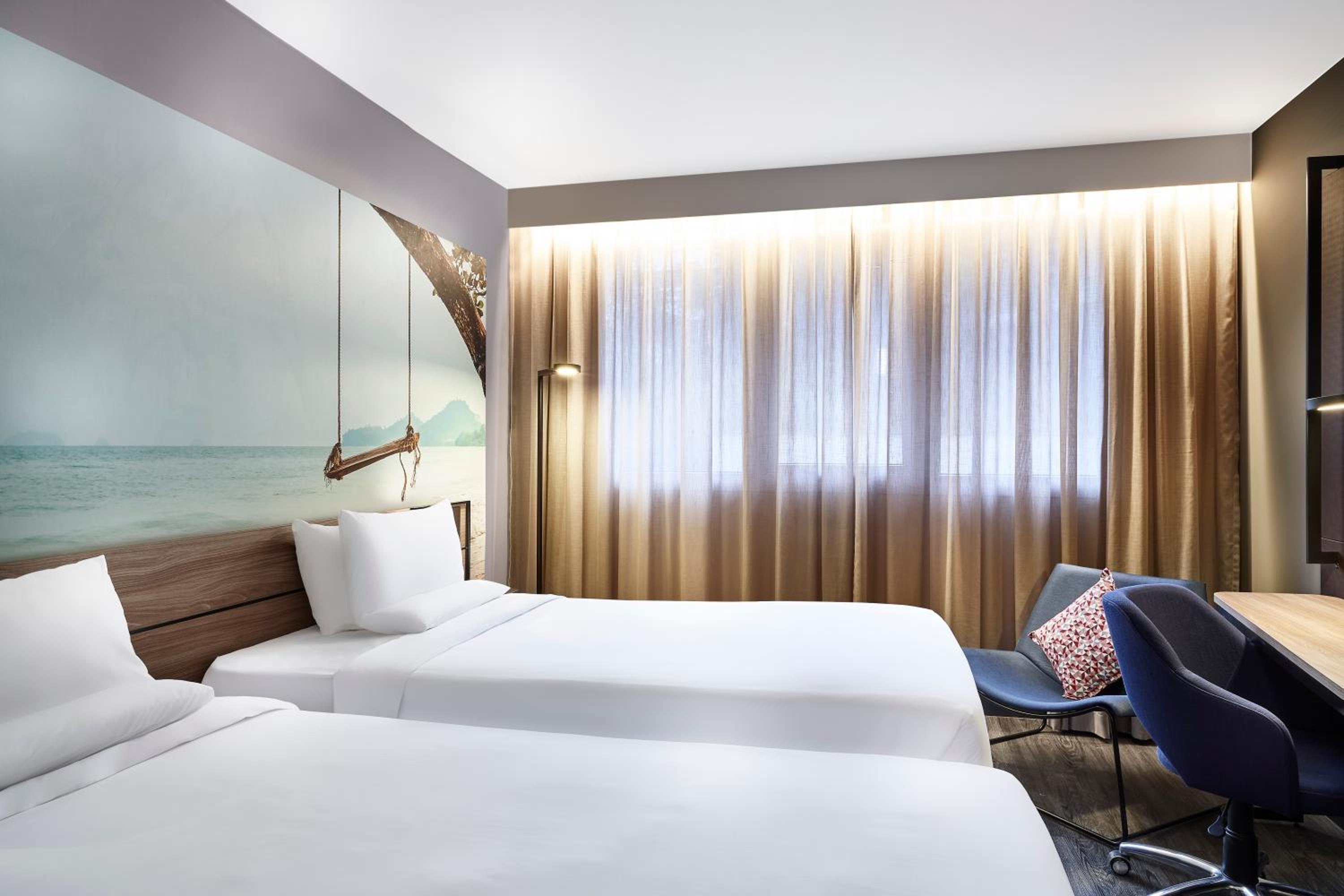 Superior Twin Room thumbnail 6