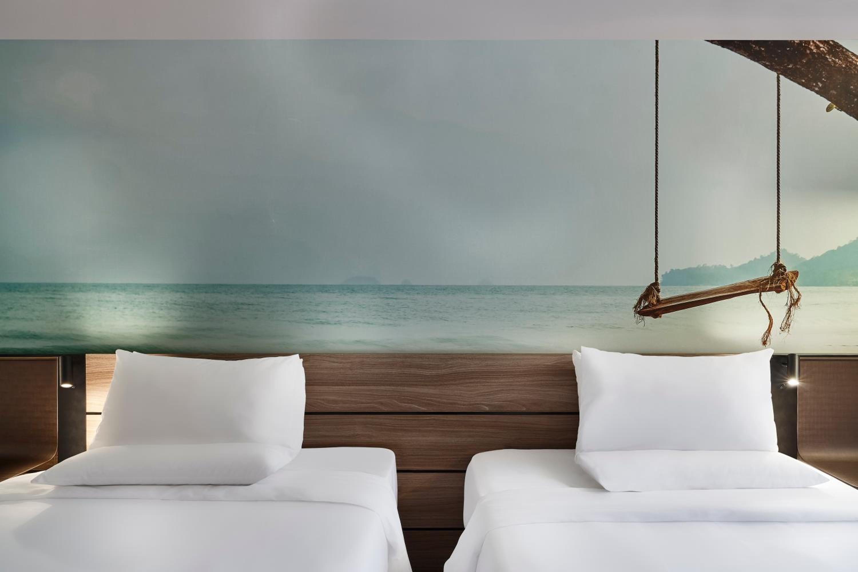 Superior Twin Room thumbnail 5