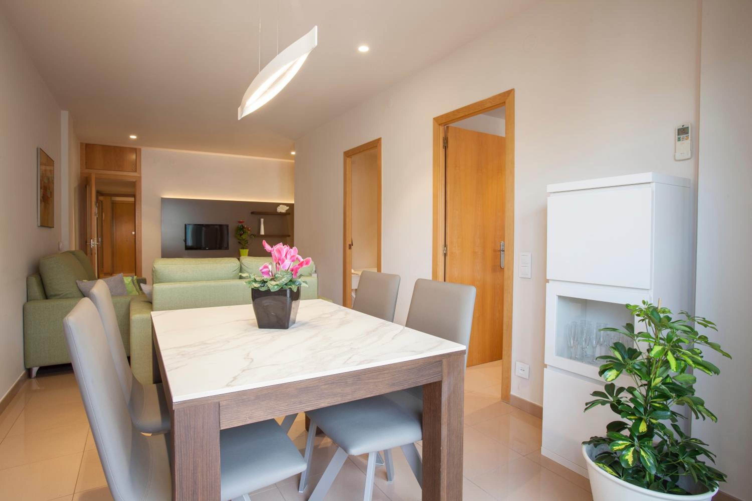 Three-Bedroom Apartment with Balcony photo 3