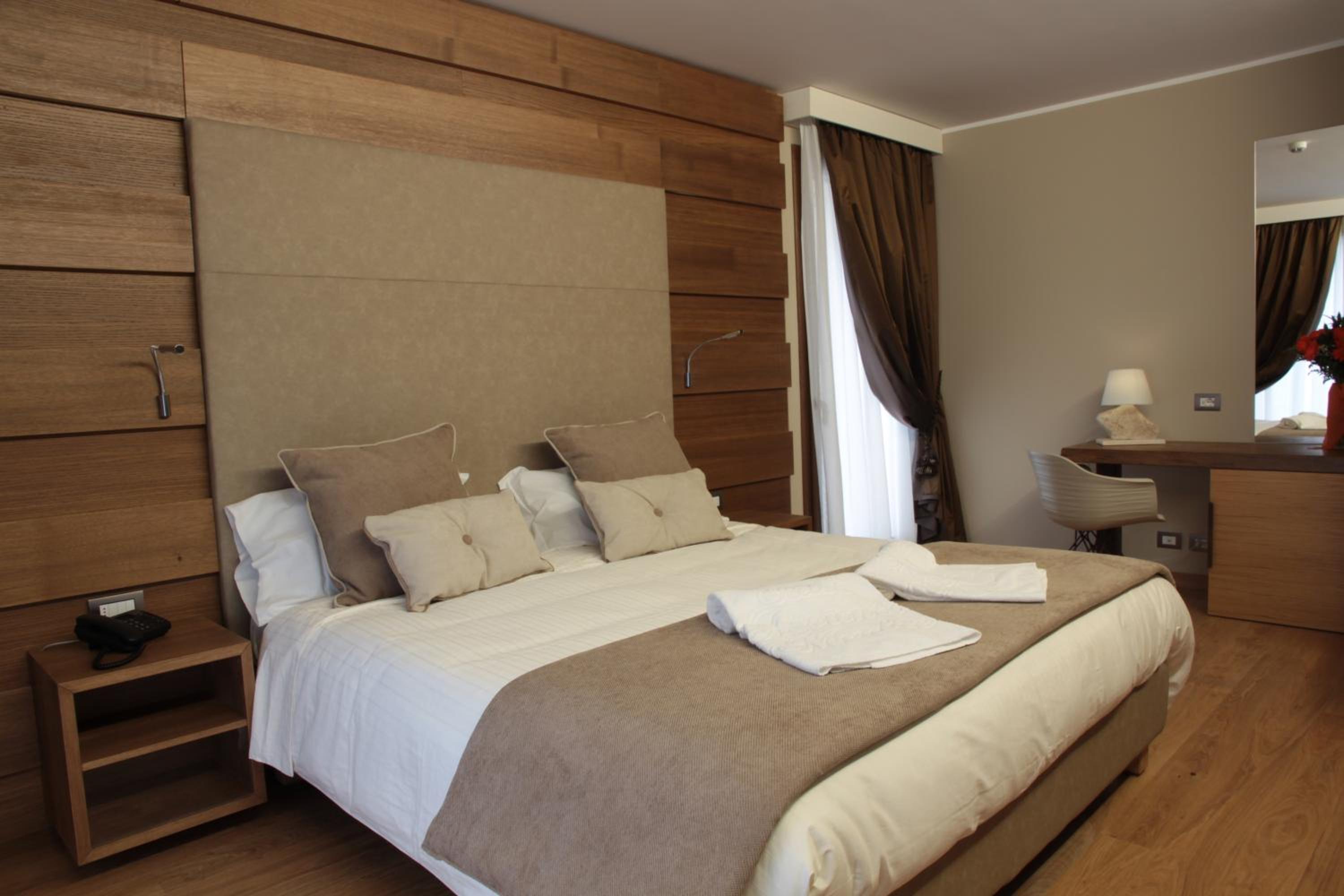 Double Room with Spa Access photo 1