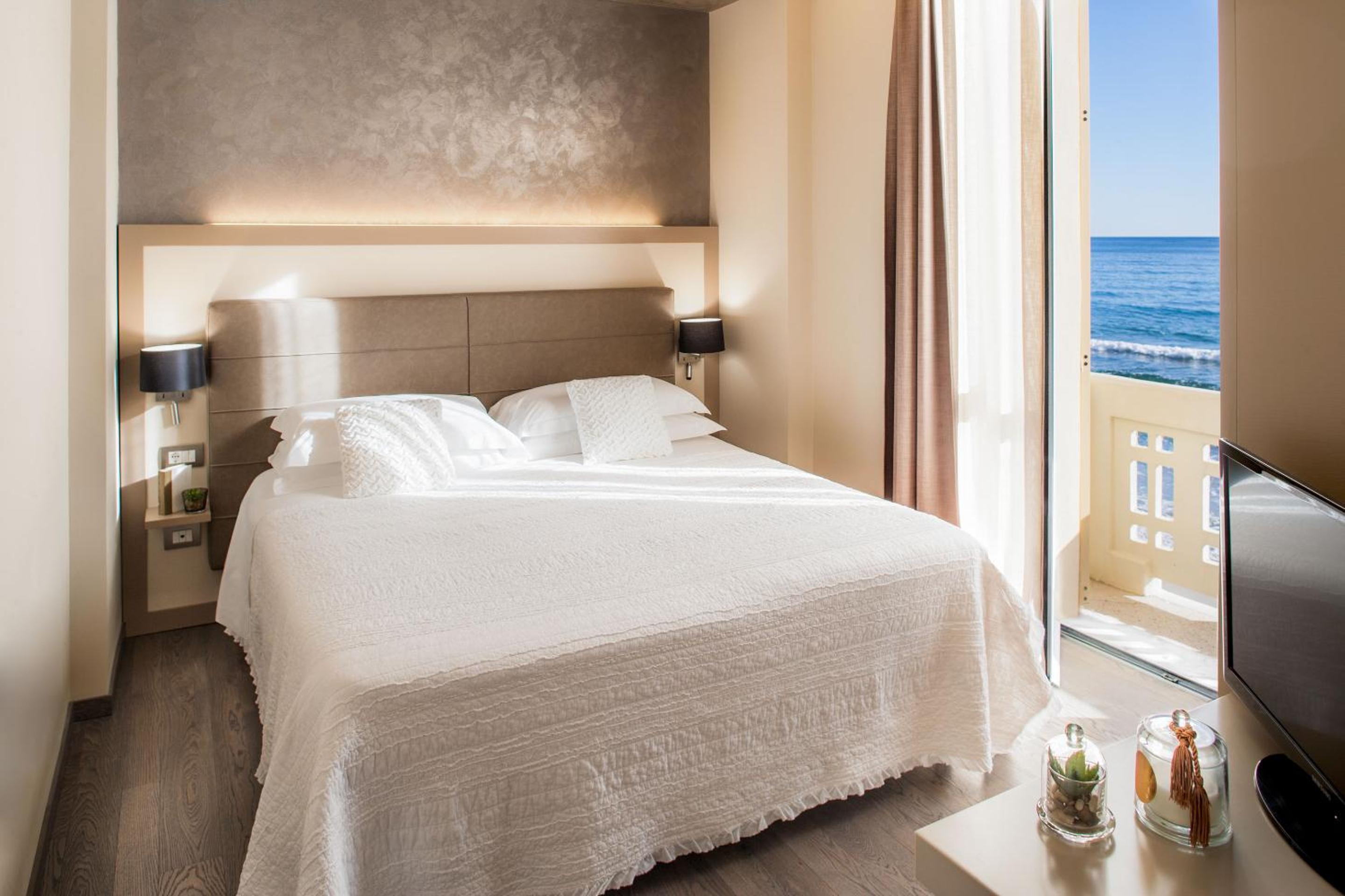 Double or Twin Room with Sea View - Annex - Photo 1