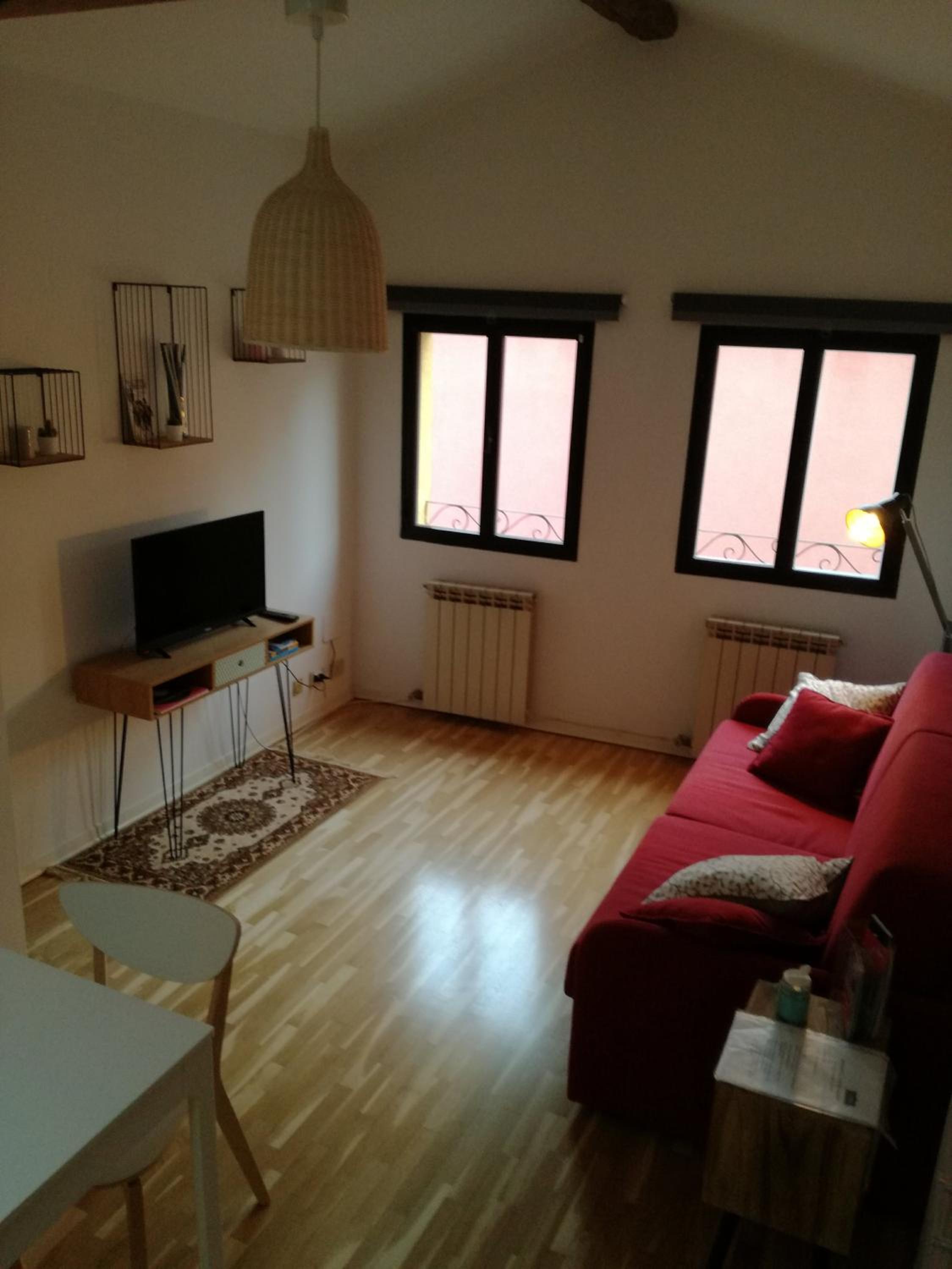 One-Bedroom Apartment photo 1