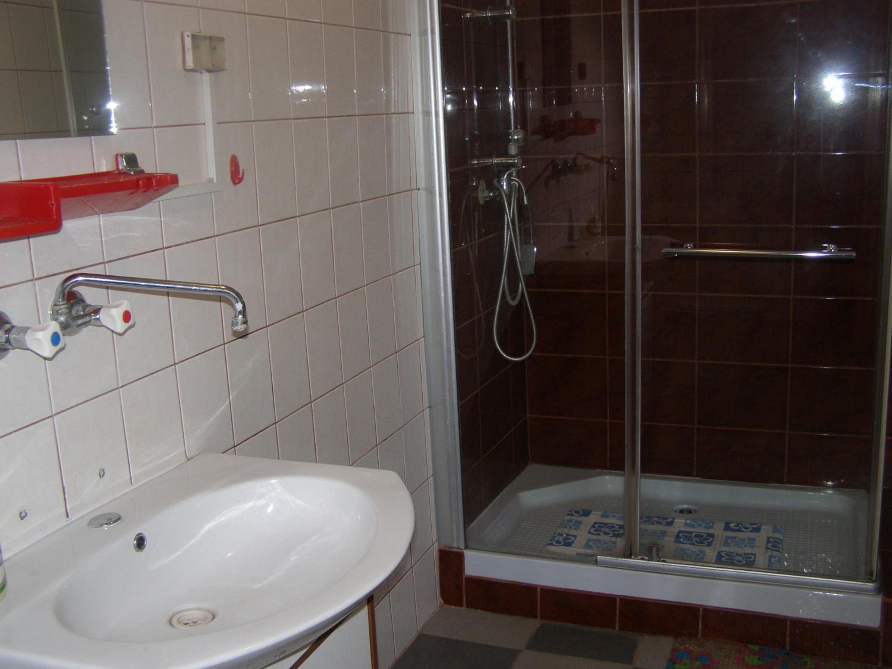 Triple Room with Private Bathroom - Photo 5