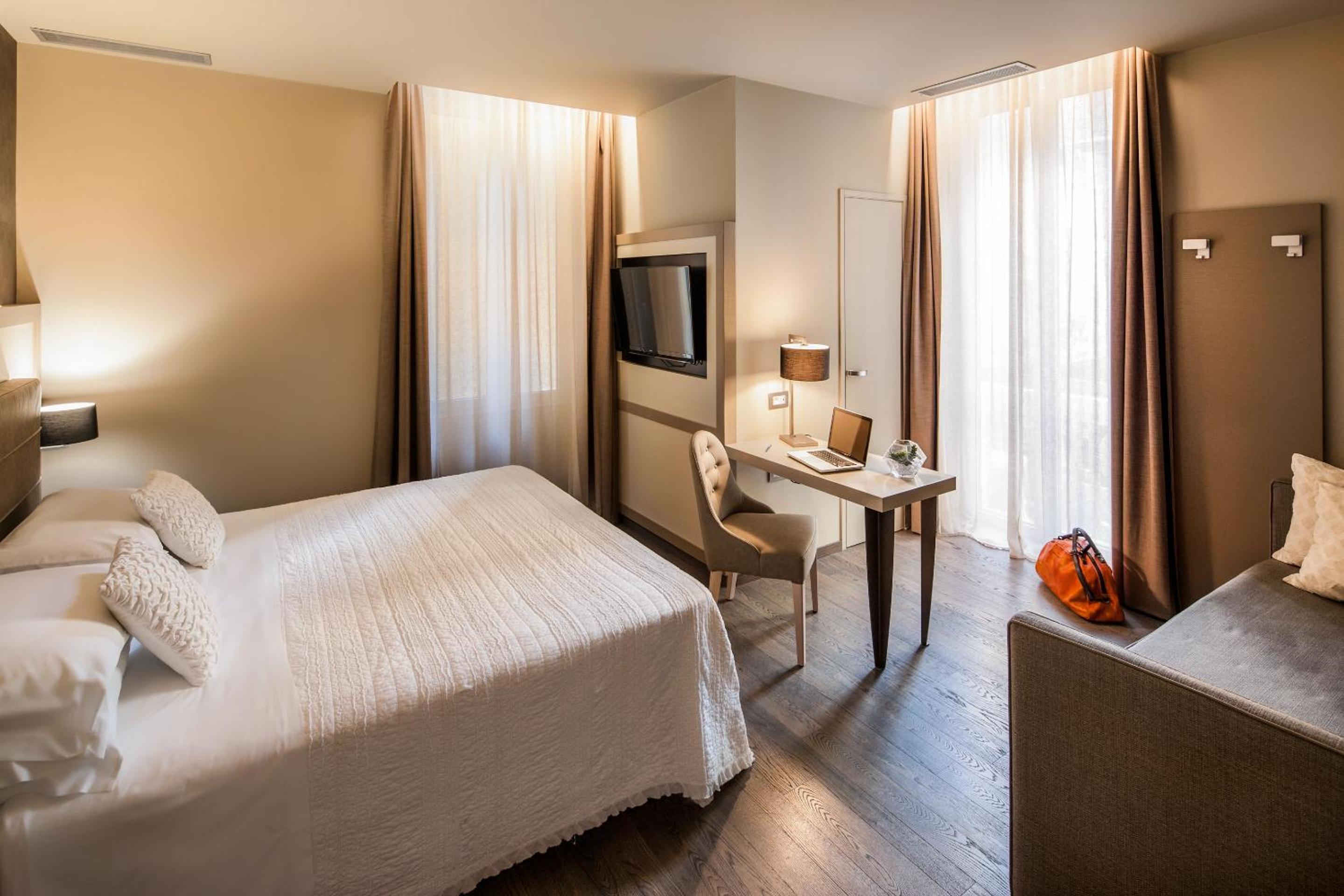 Double or Twin Room with City View - Annex - Photo 4