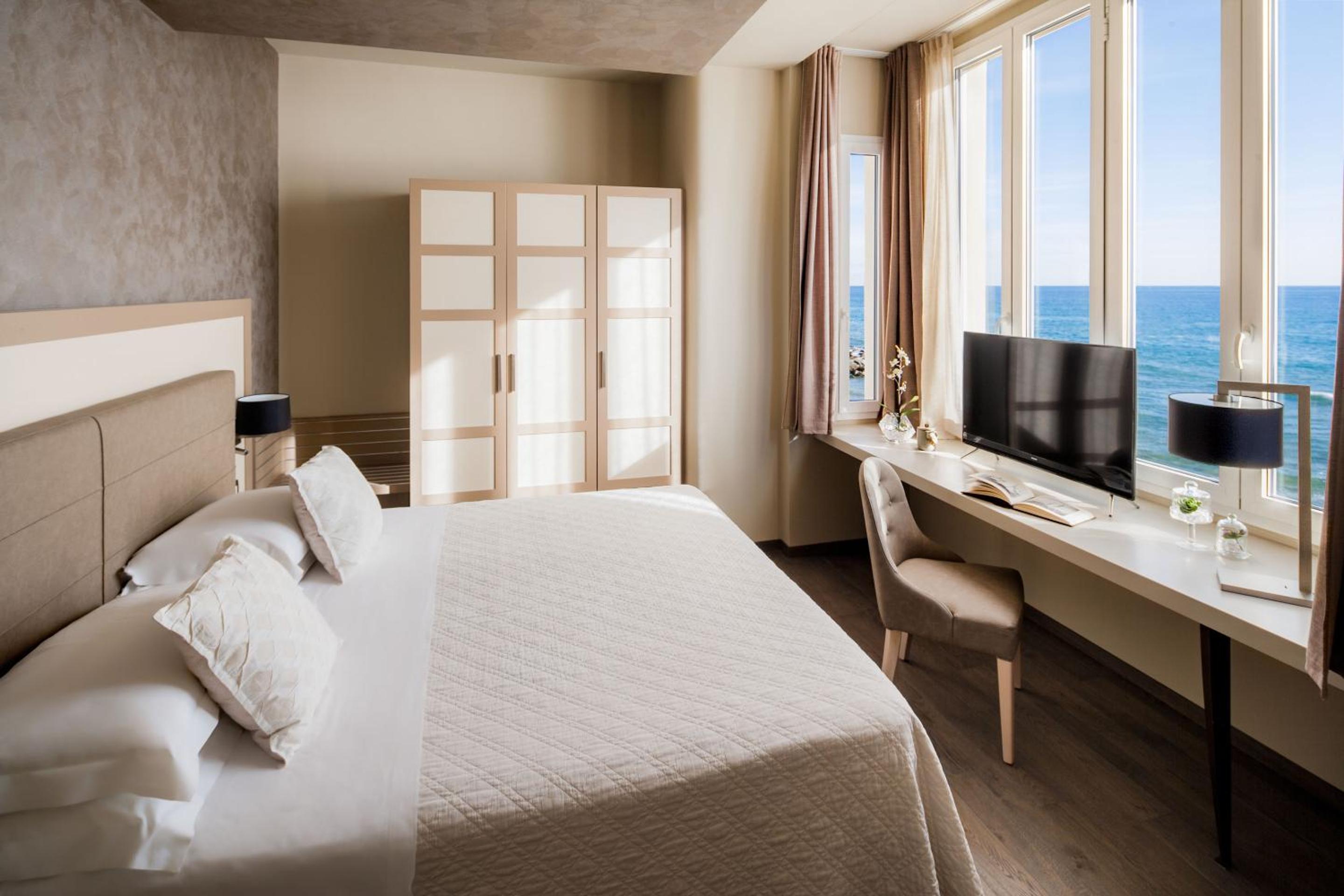 Junior Suite with Sea View - Annex - Photo 2
