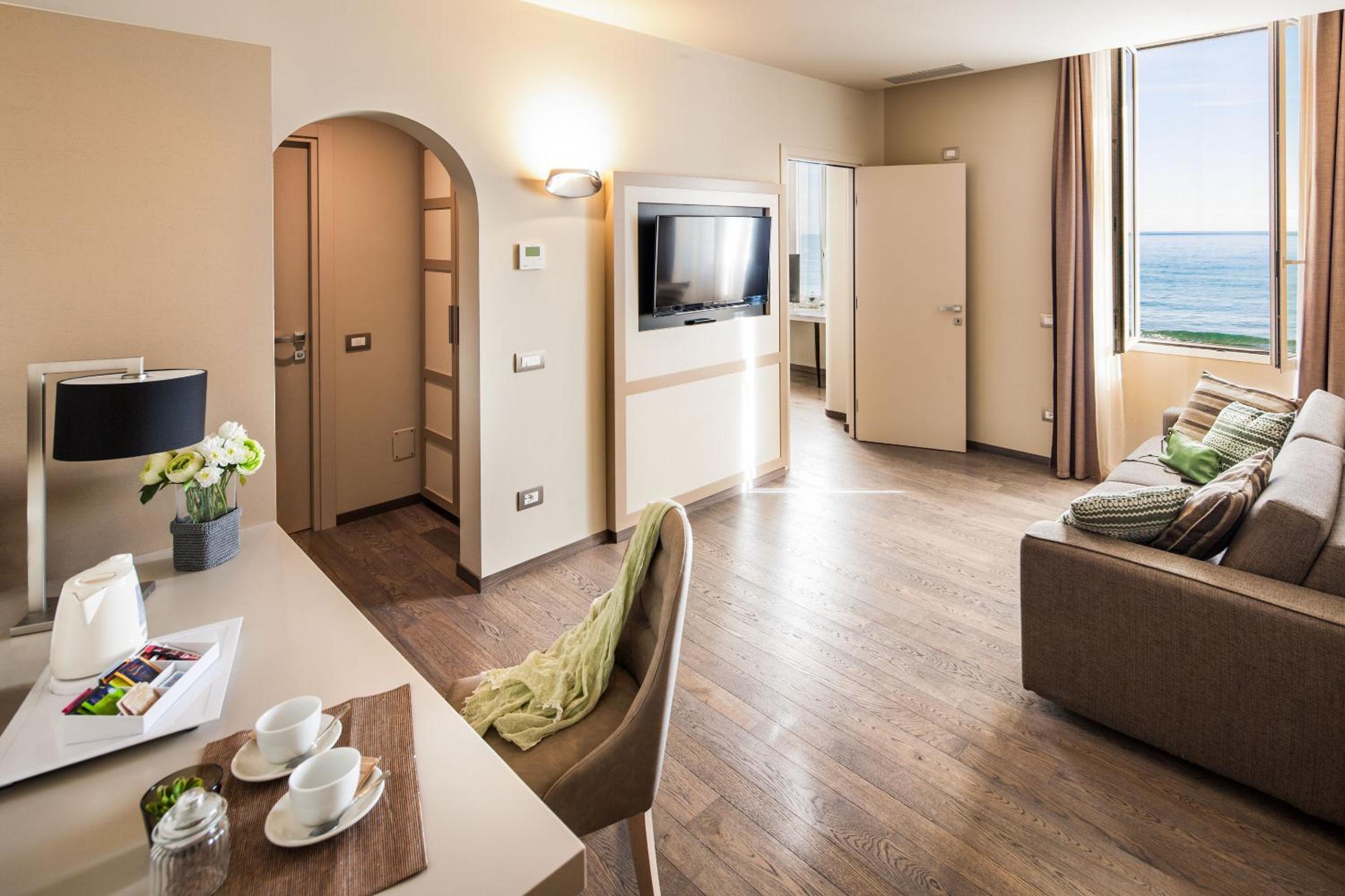 Junior Suite with Sea View - Annex - Photo 1