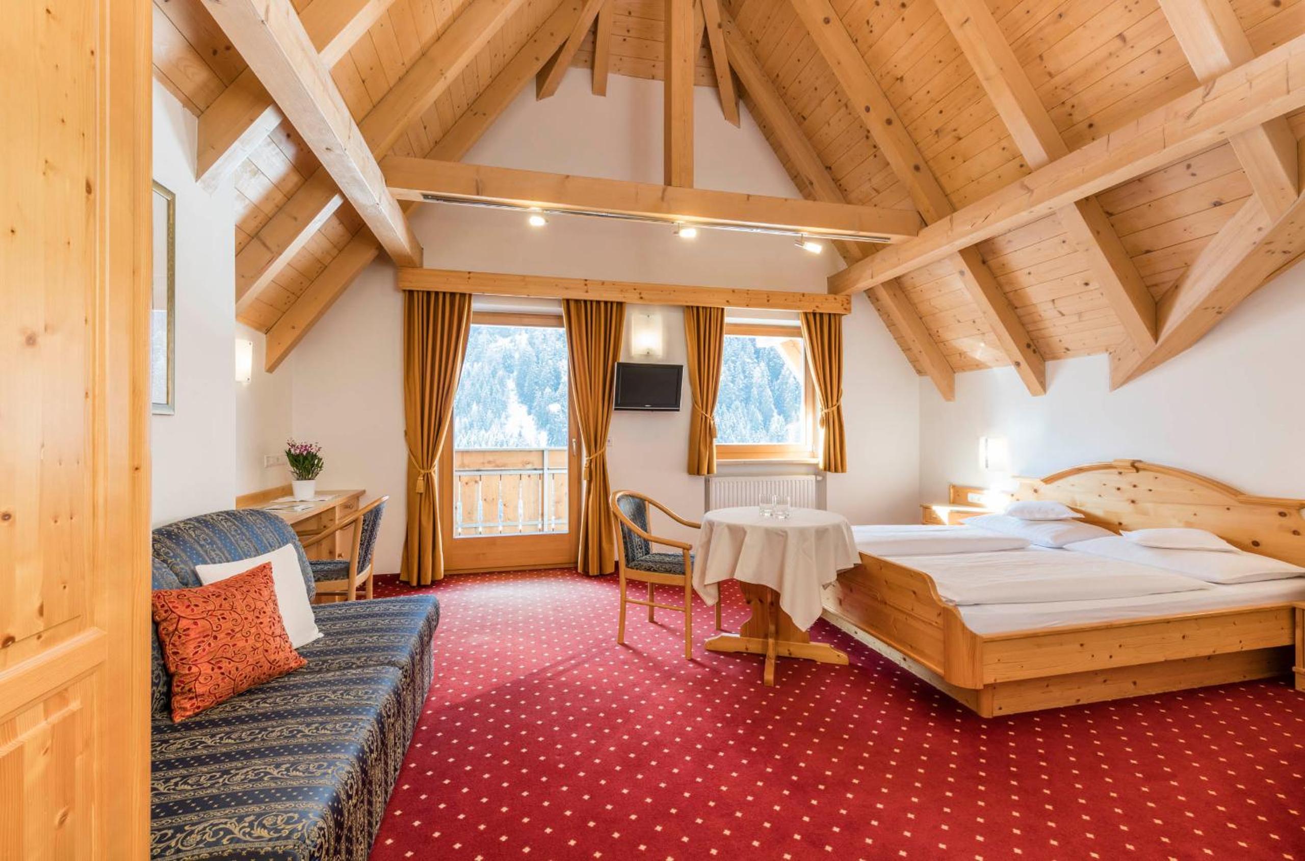 Superior Double Room with Balcony - Photo 2