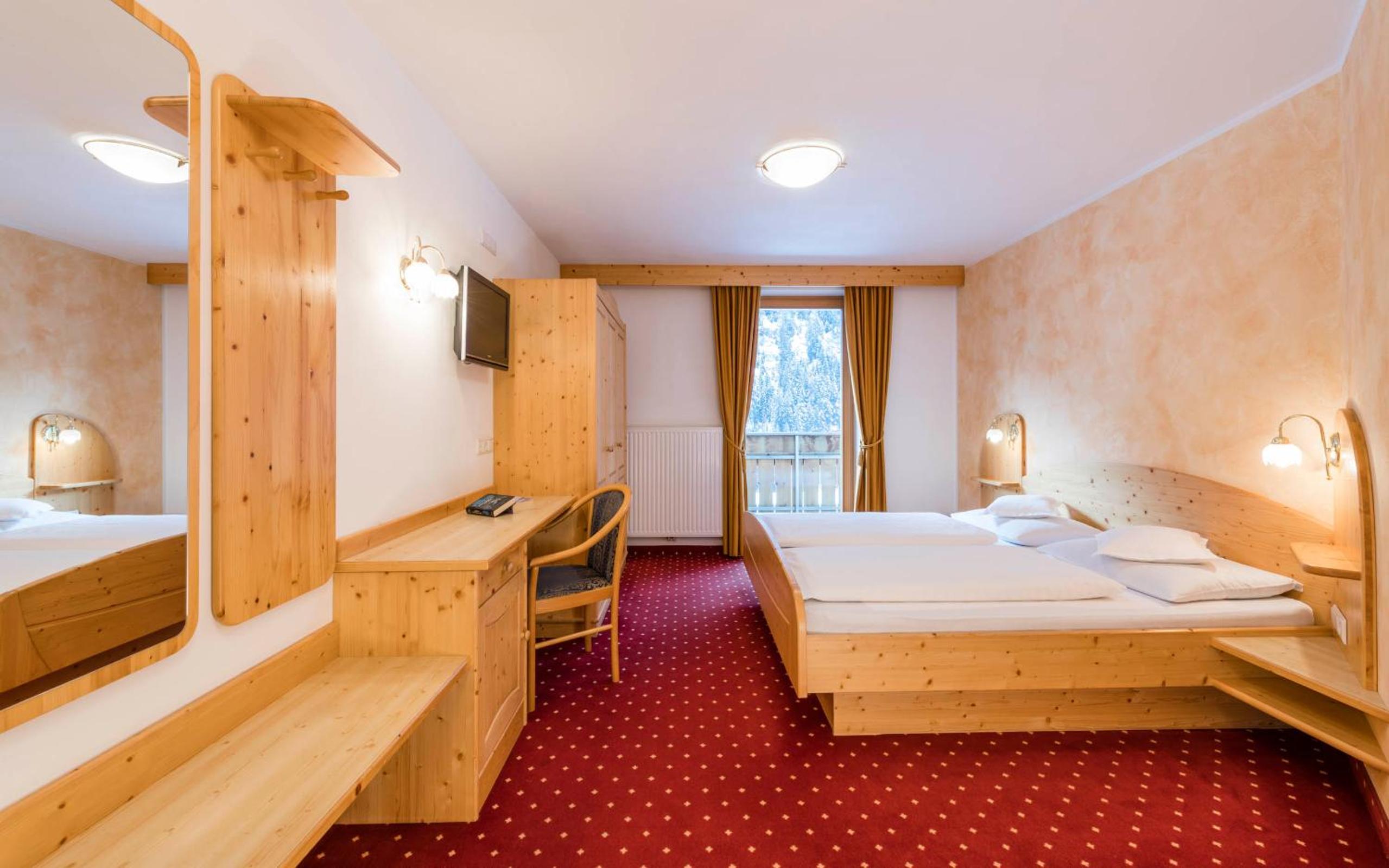 Double Room with Balcony - Photo 1