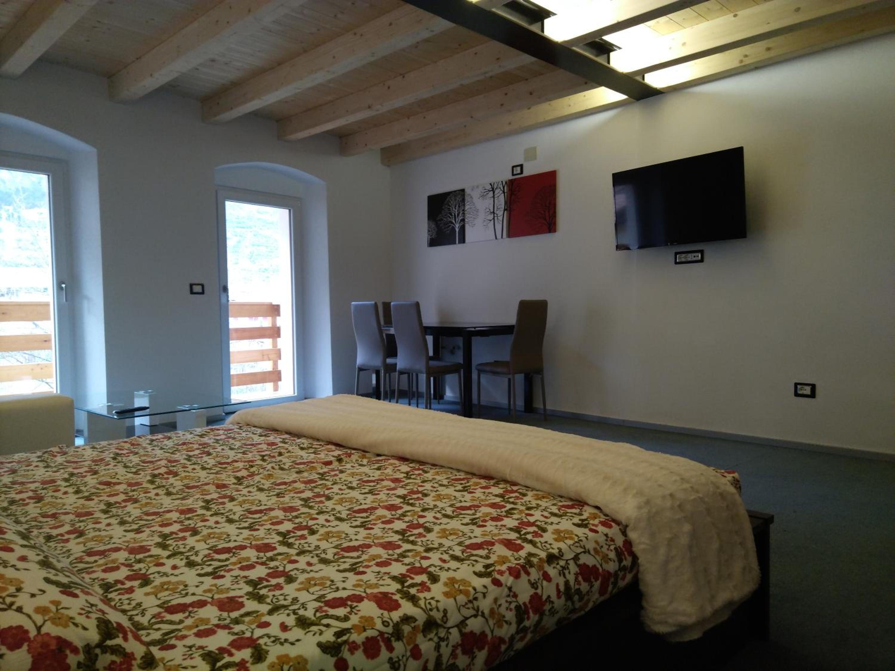 Junior Suite with Balcony - Photo 6