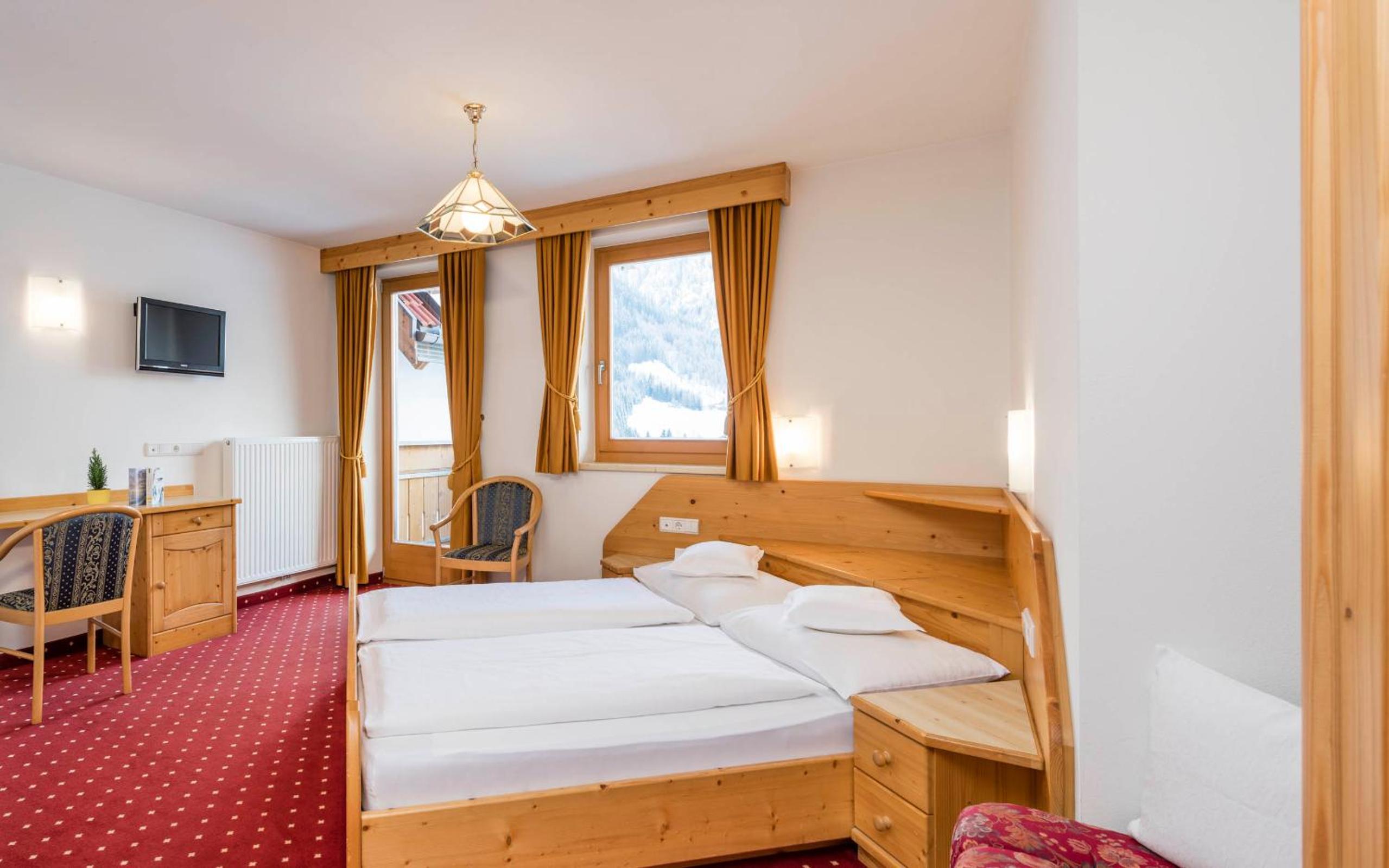 Superior Double Room with Balcony - Photo 8