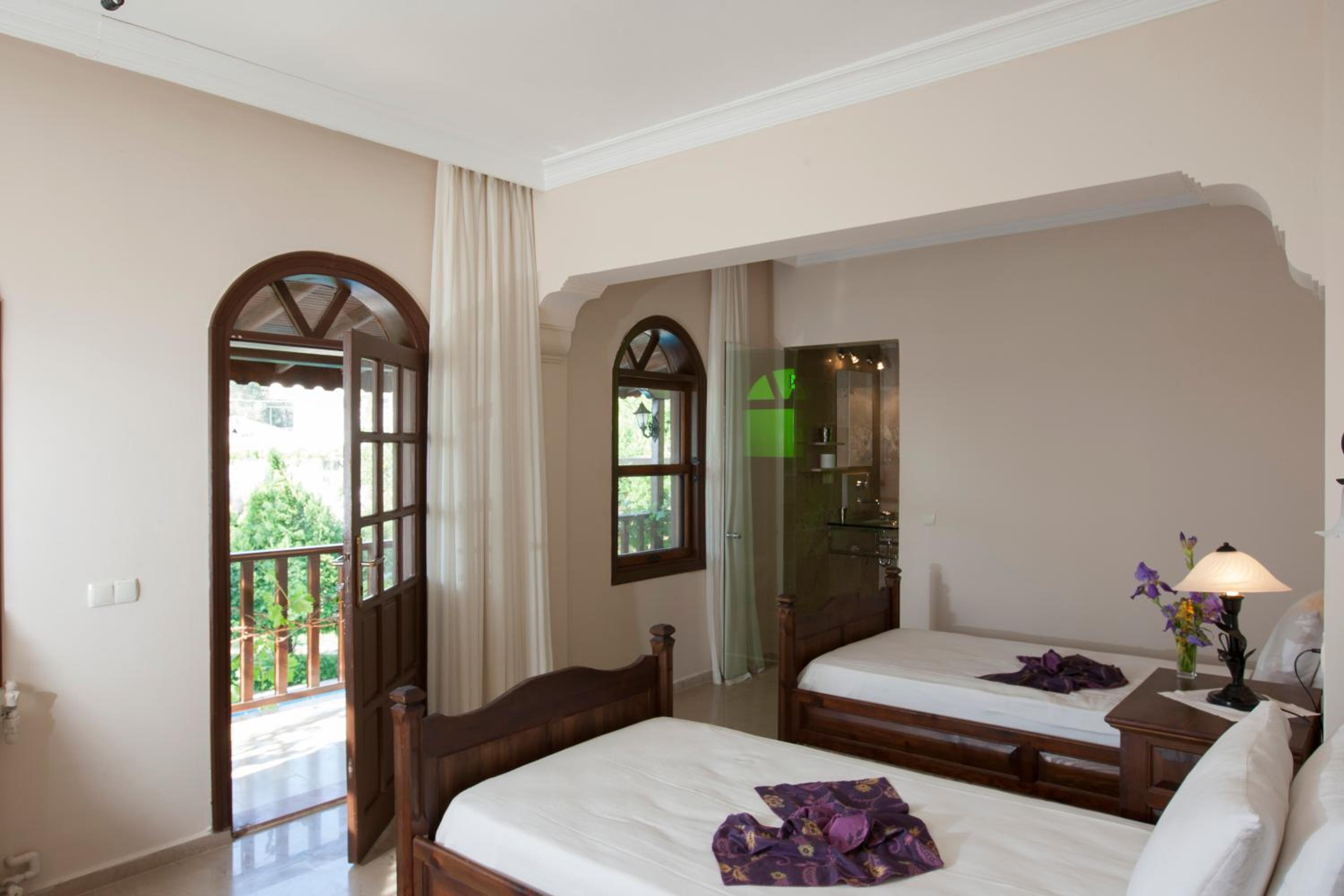 Deluxe Suite mit Terrasse & Jacuzzi