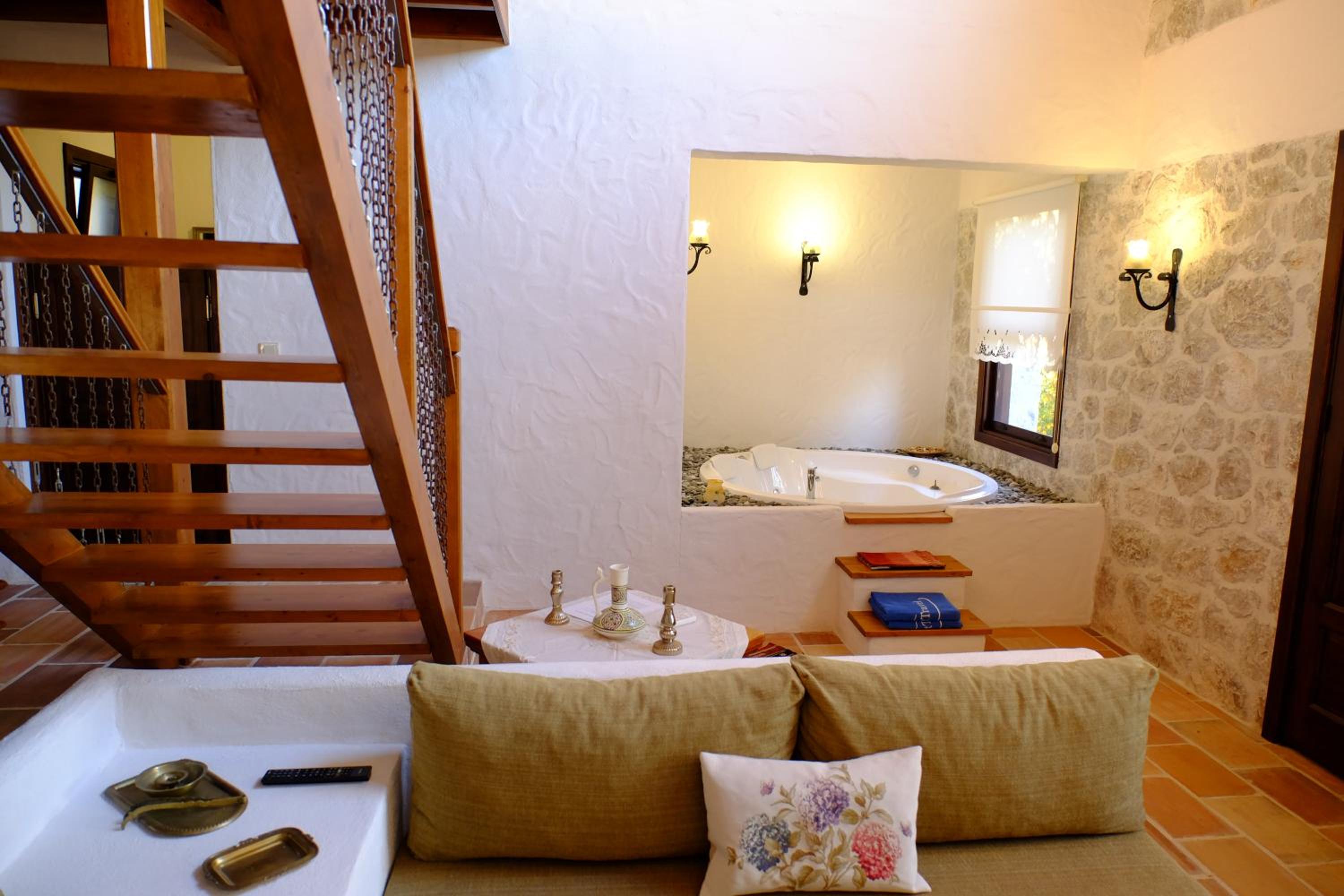 Villa with Private Pool & Jacuzzi - Photo 11