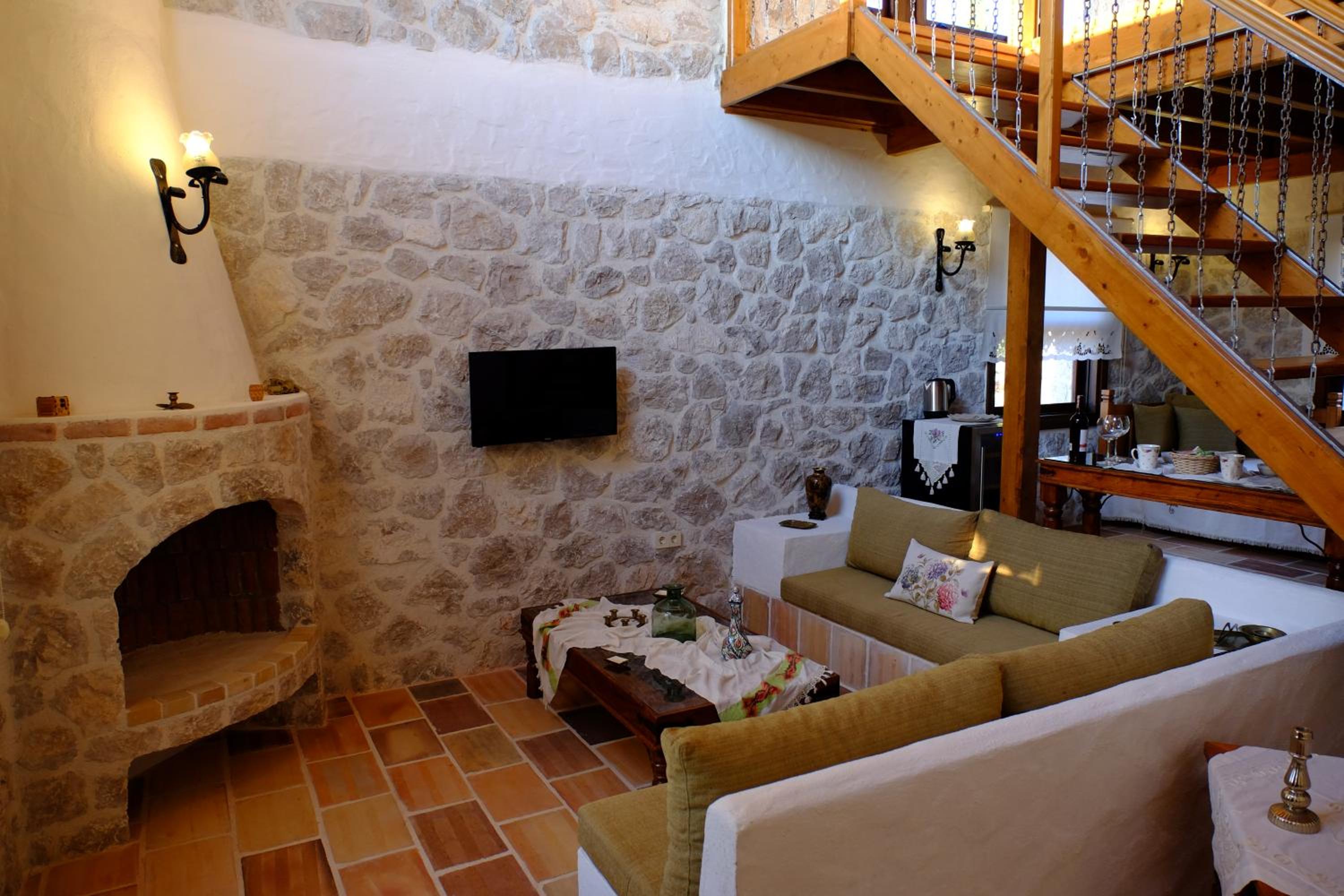 Villa with Private Pool & Jacuzzi - Photo 12