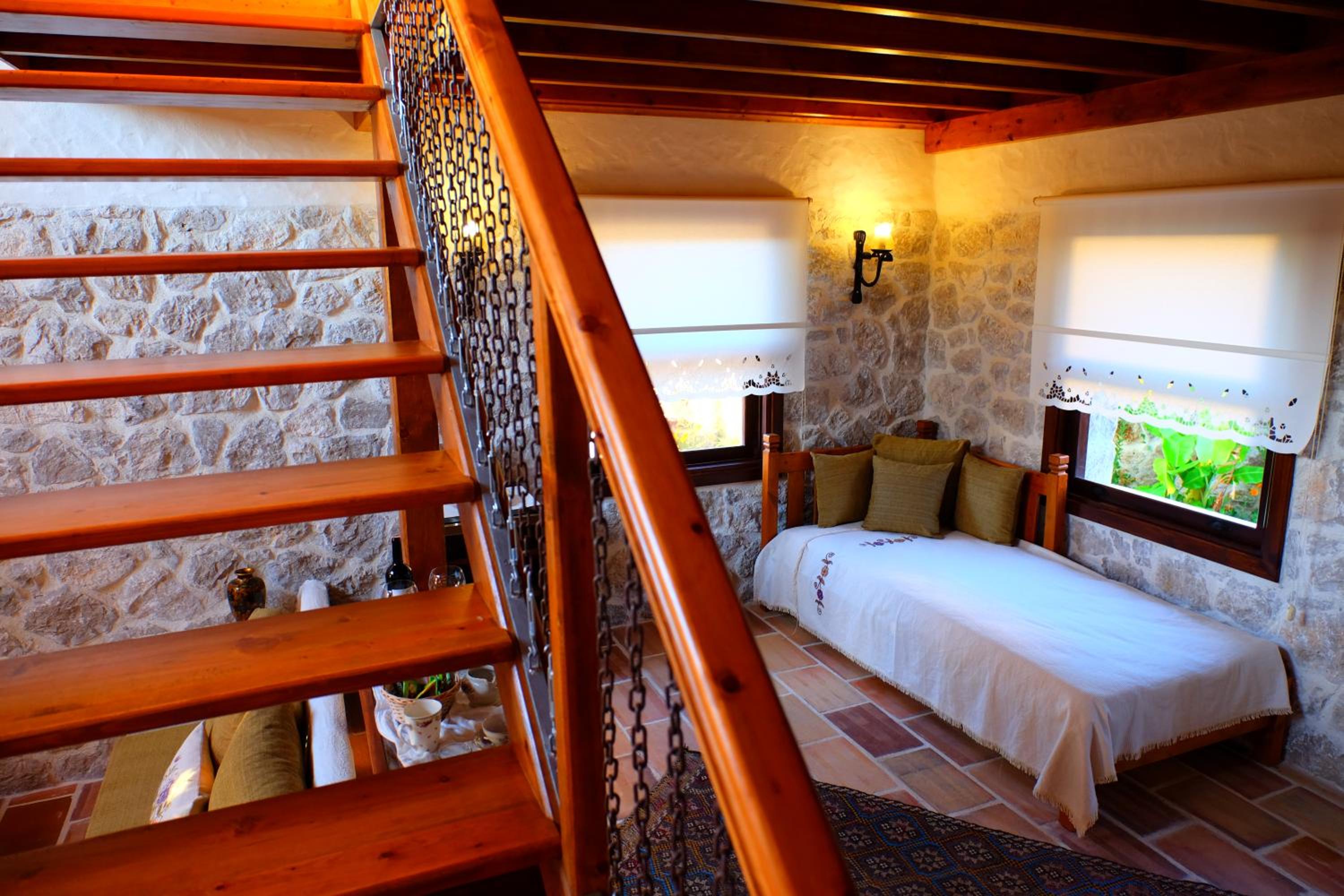 Villa with Private Pool & Jacuzzi - Photo 9