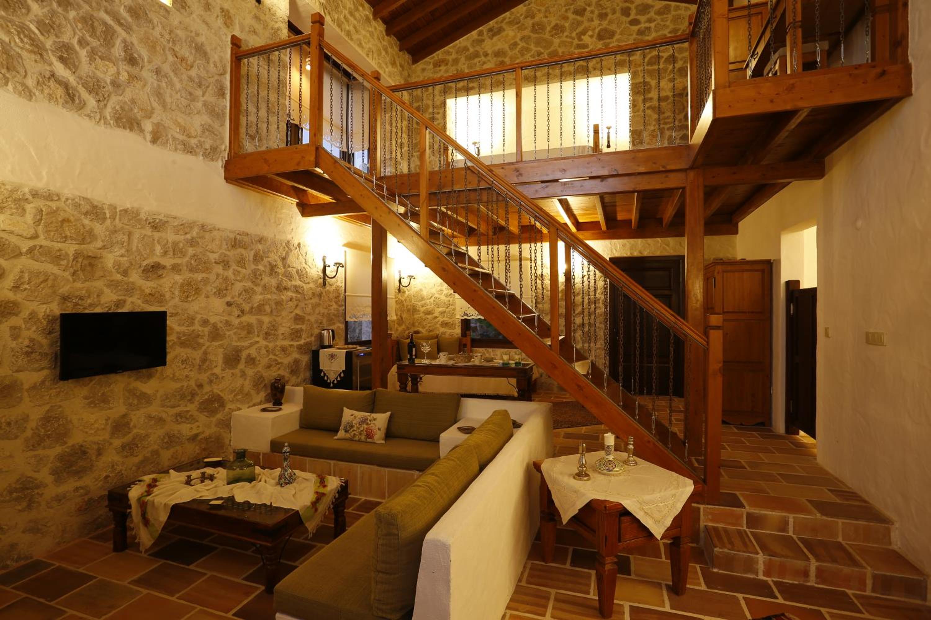 Villa with Private Pool & Jacuzzi - Photo 6